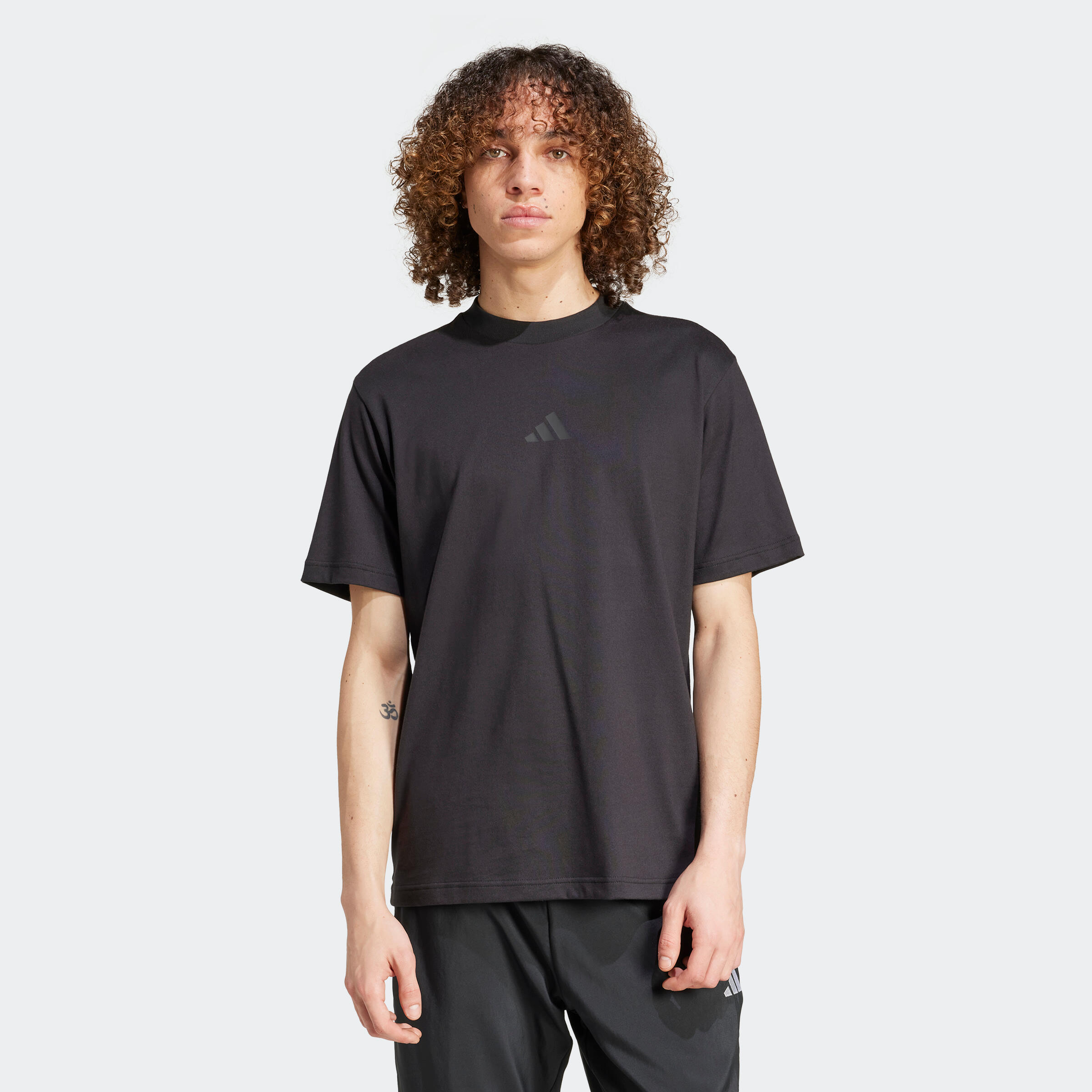 ADIDAS T-shirt nera ADIDAS regular fit cotone