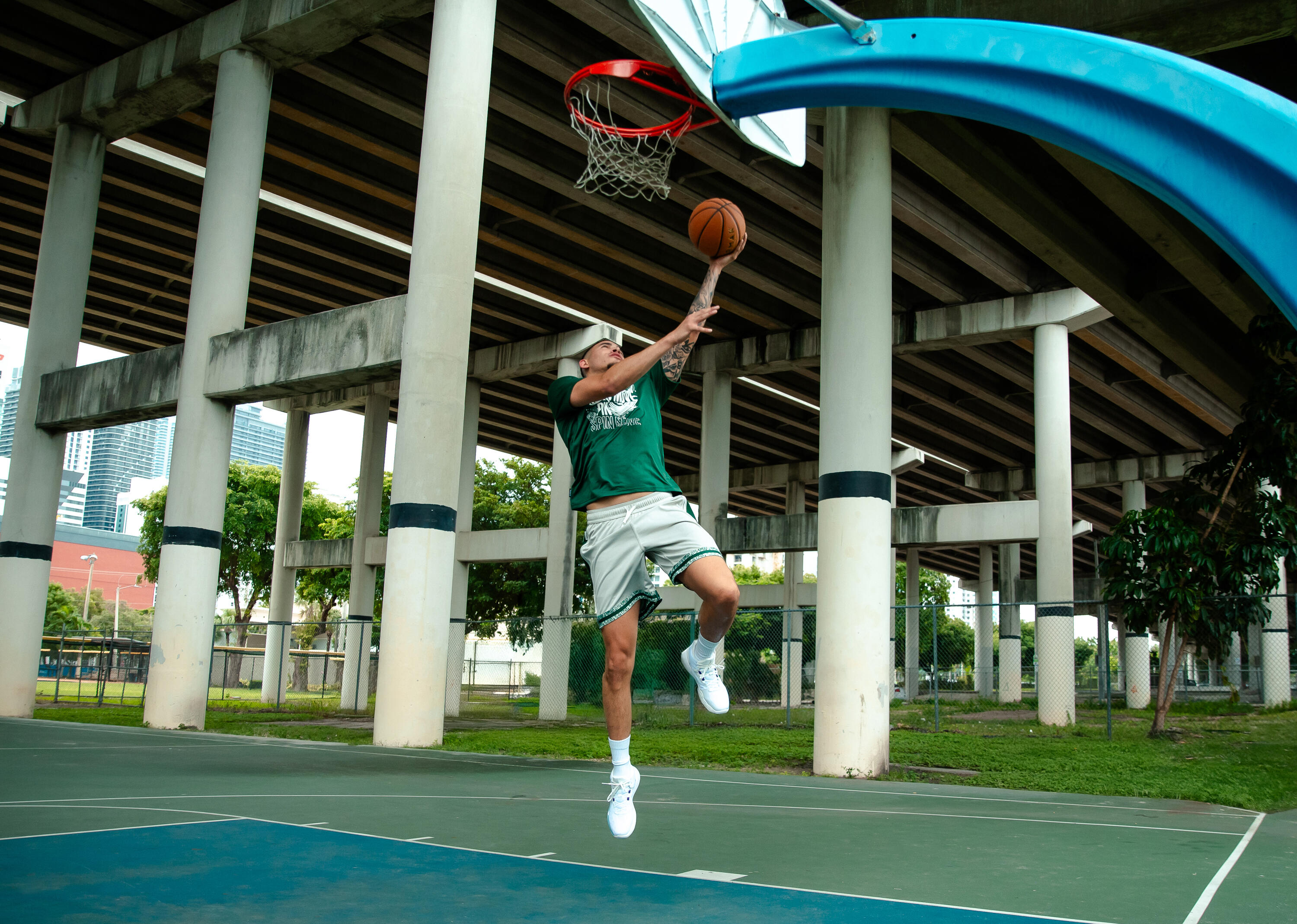 Short de Basketball réversible Adulte - SHORT 500 beige vert 10/10