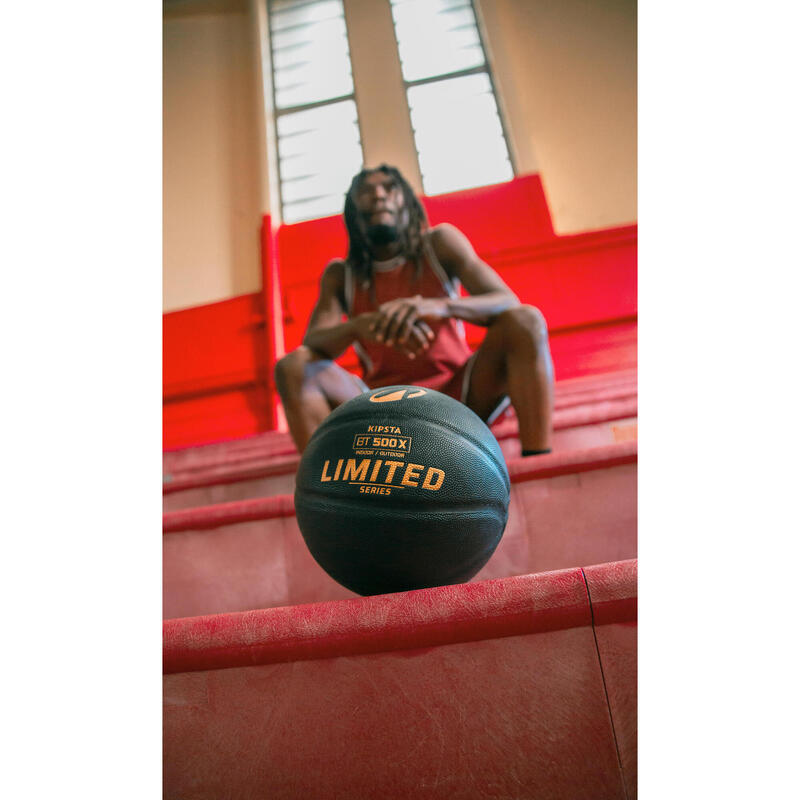 Ballon de basket bt500 grip taille 7 - noir or