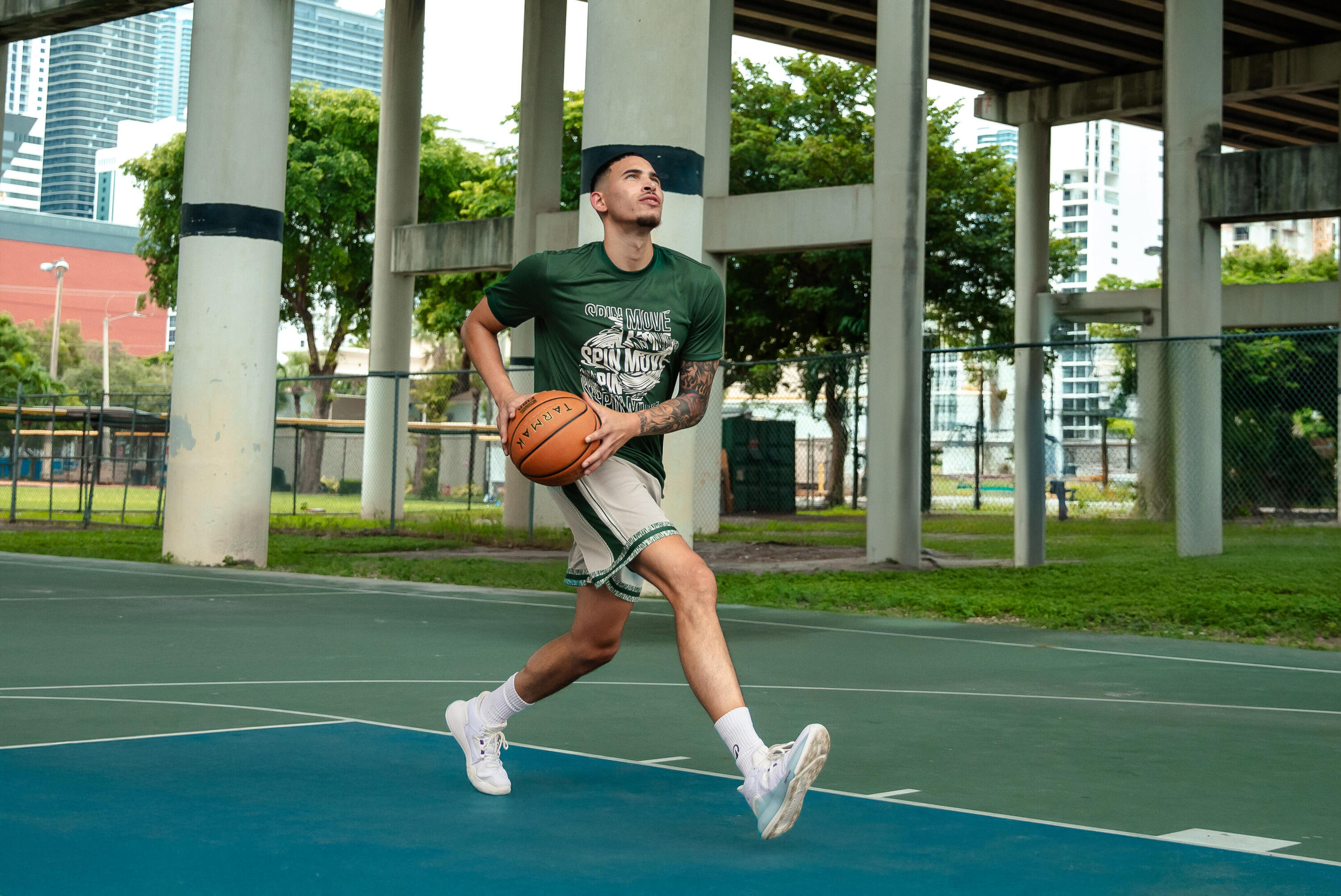 Short de Basketball réversible Adulte - SHORT 500 beige vert 9/10
