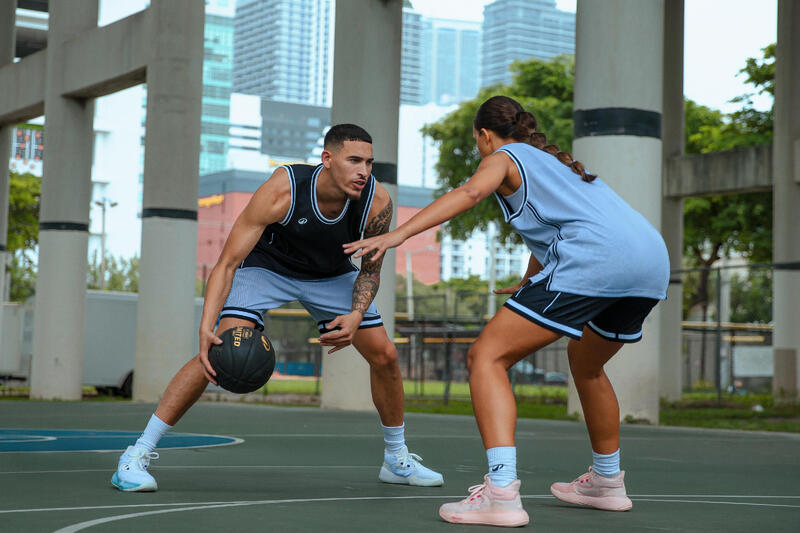 Apprendre à dribbler au basketball : conseils et erreurs à éviter