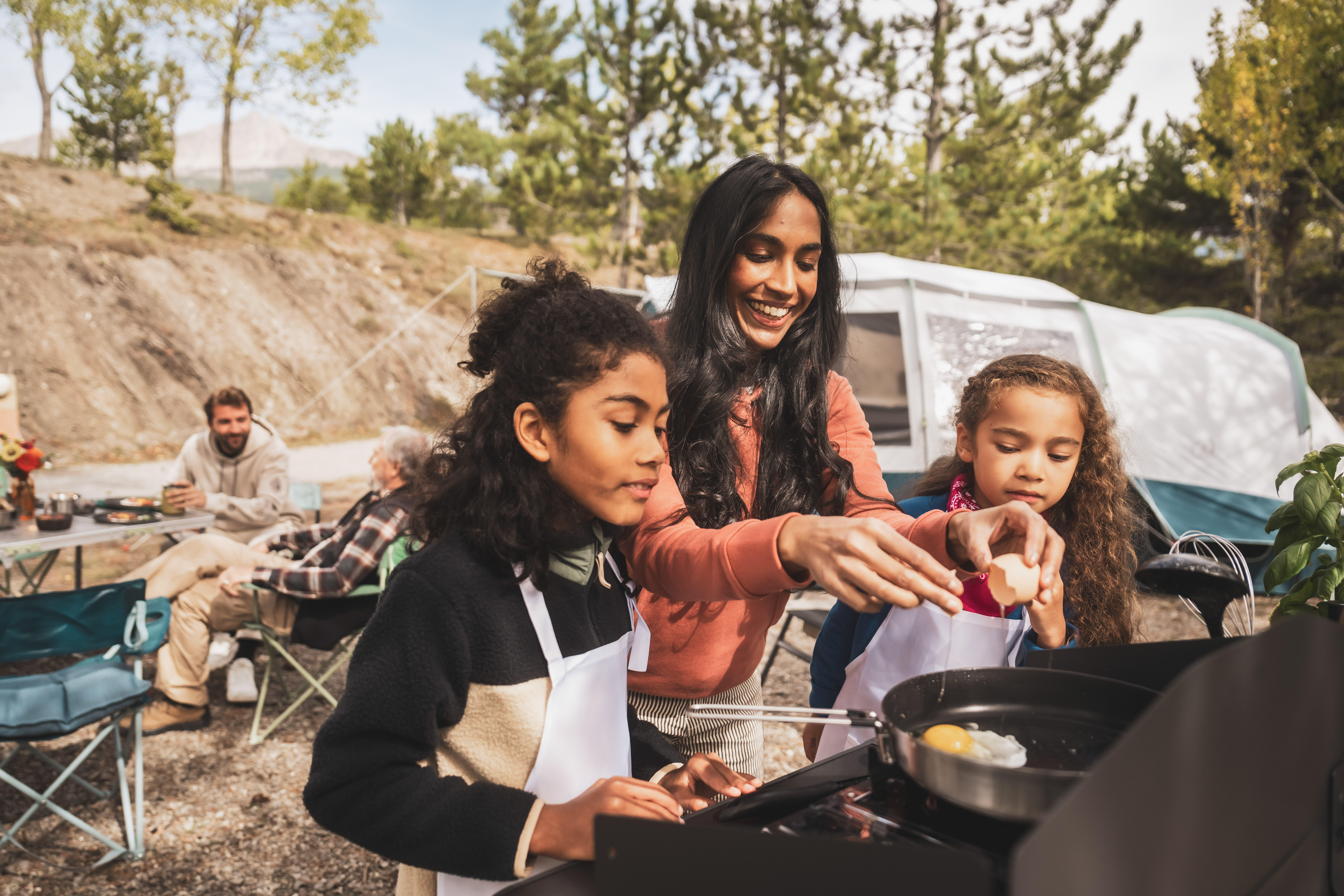 Ensemble de cuisine en inox anti-adhésif 33 morceaux pour 4 personnes, 900 - QUECHUA