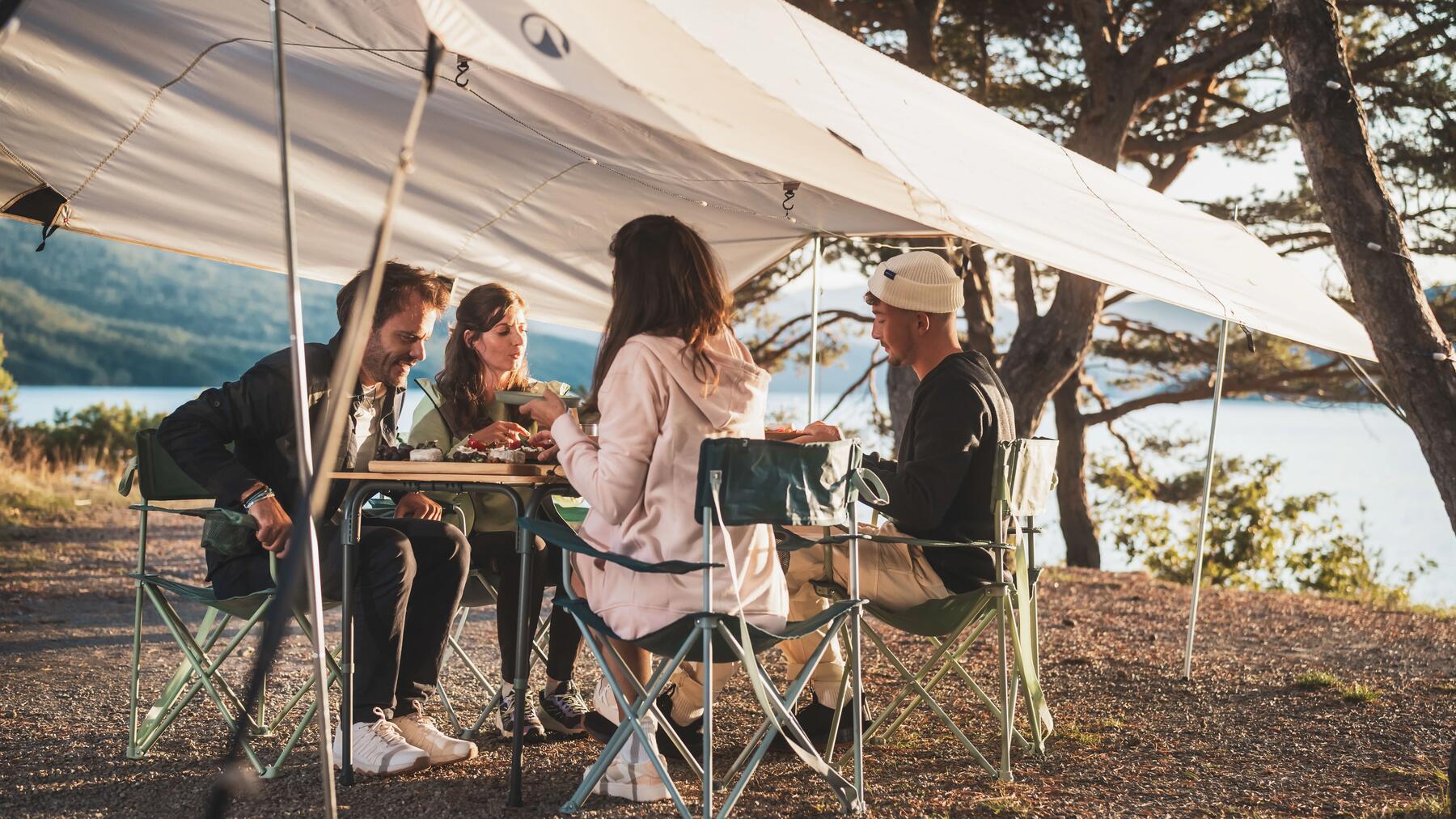 Mit unserer Hilfe herausfinden, worauf beim Campen ohne Strom zu achten ist!