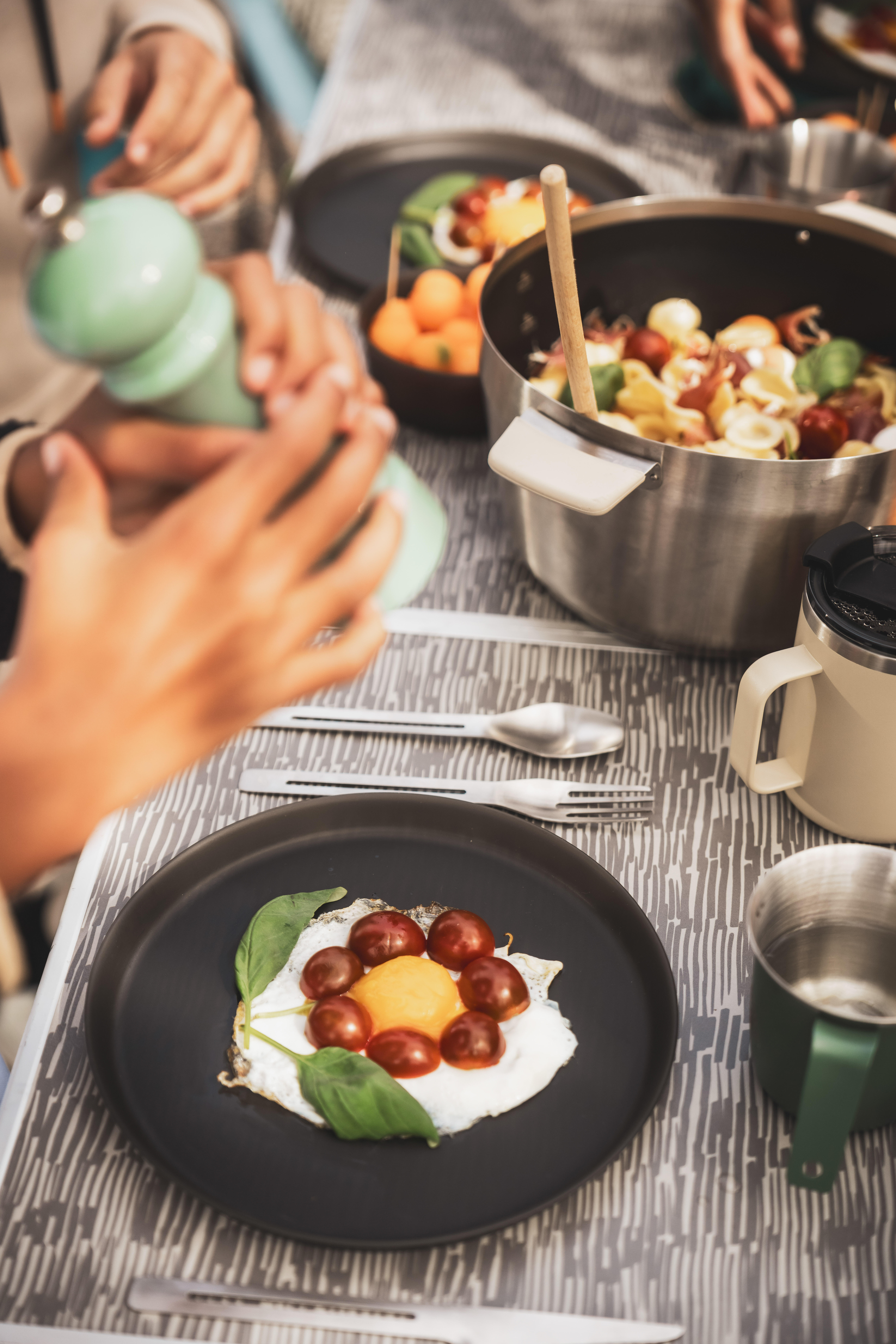 Ensemble de cuisine en inox anti-adhésif 33 morceaux pour 4 personnes, 900 - QUECHUA