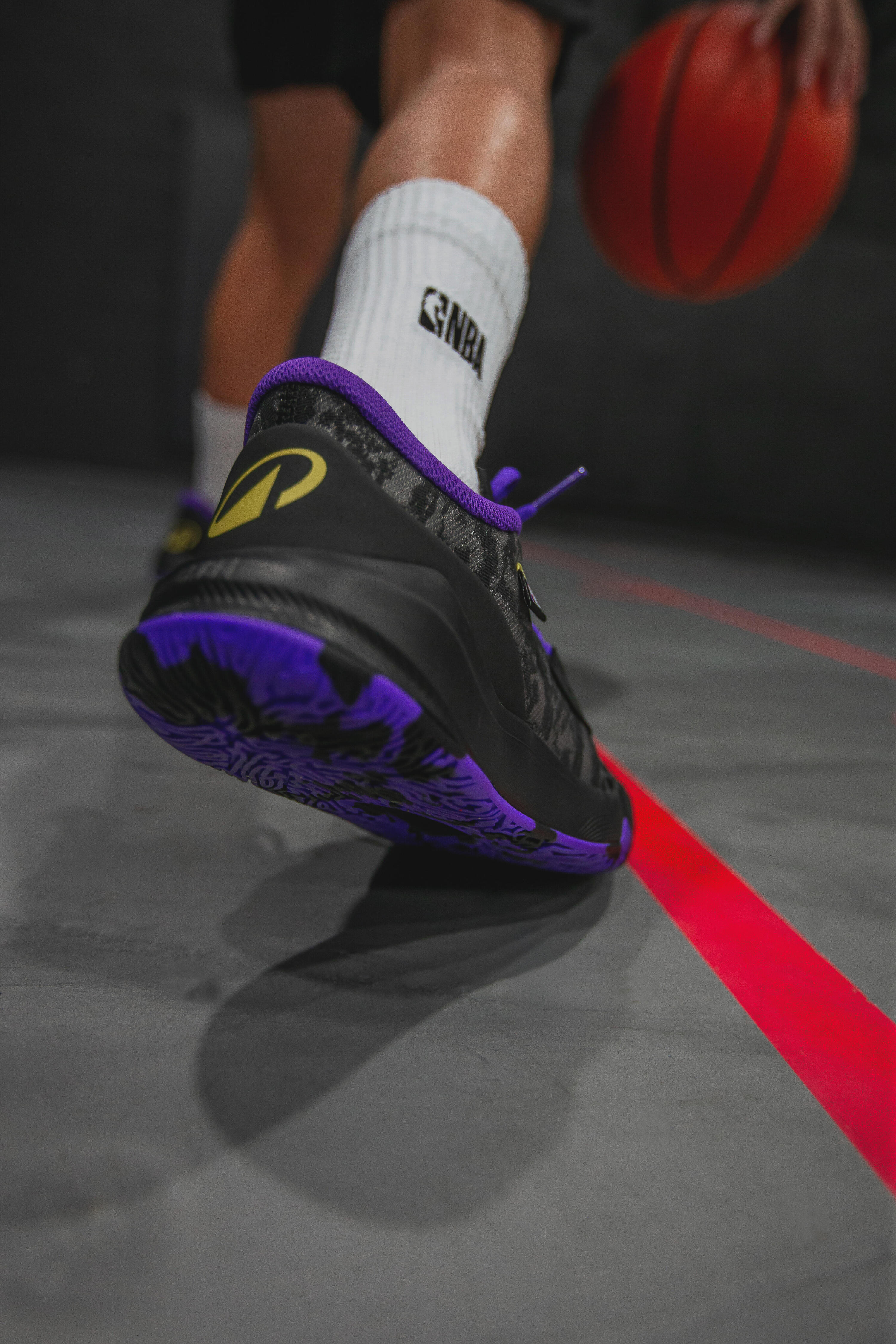 Kinder Basketballschuhe low NBA Lakers - Fast 900 Low-1 schwarz 11/11