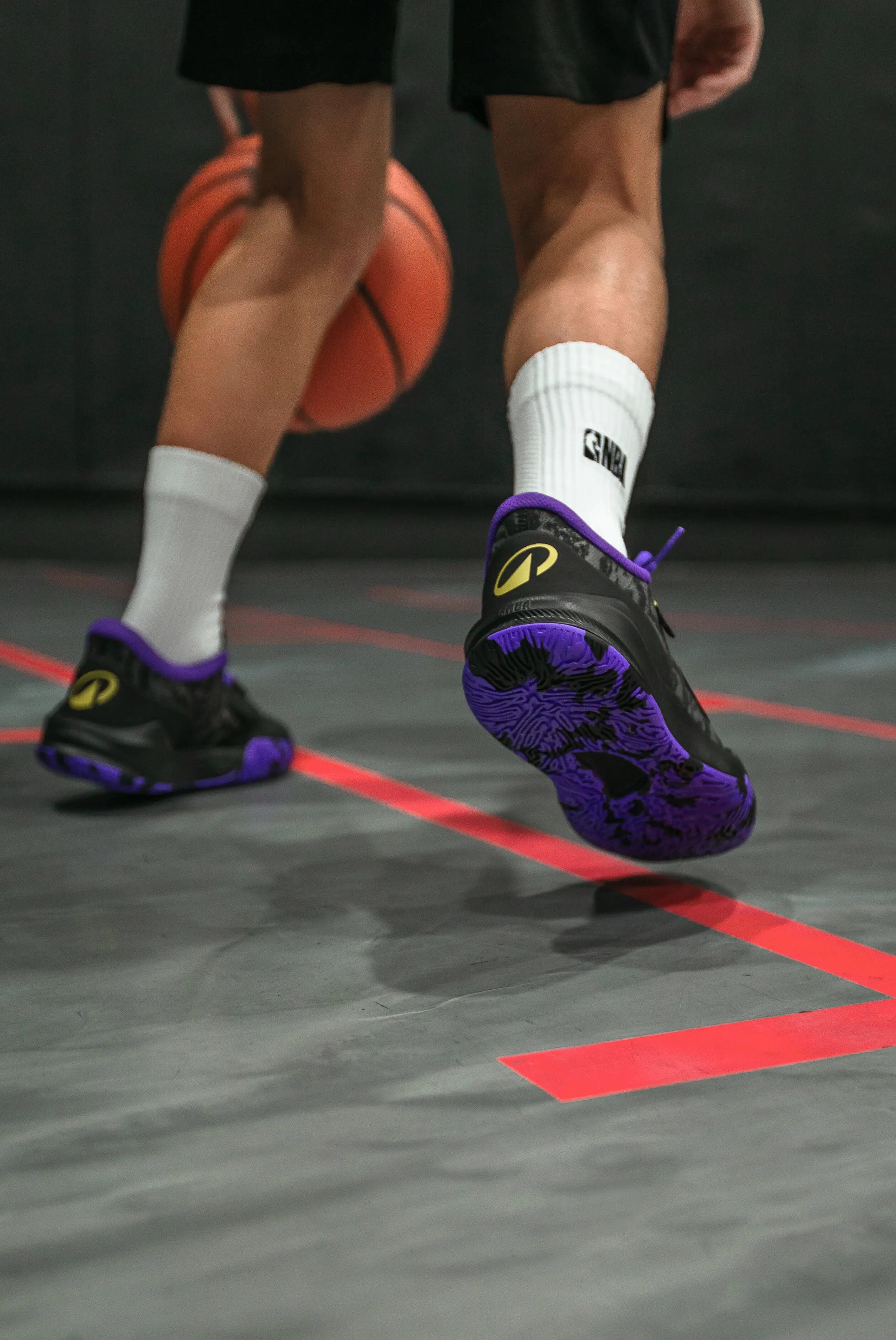 Scarpe basket bambino FAST 900 LOW NBA Lakers nere 21/24