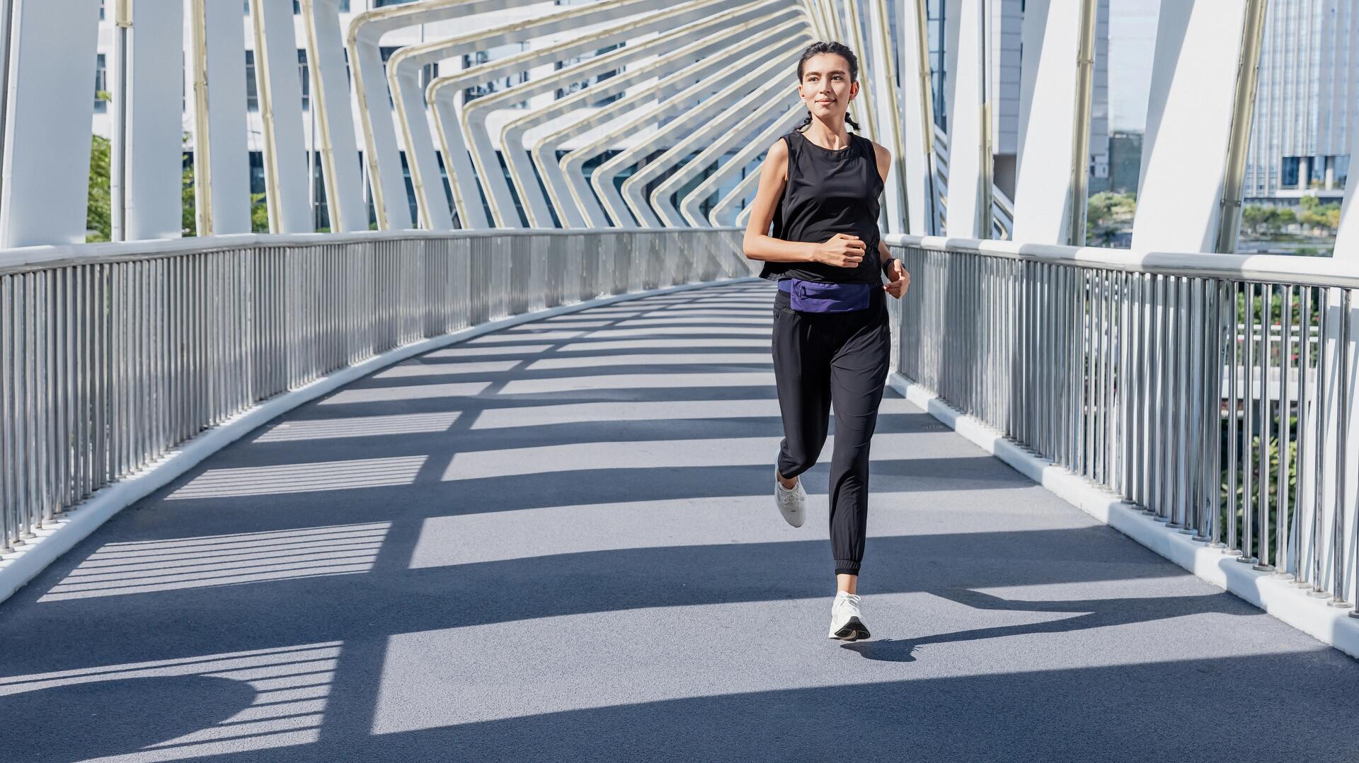 mujer trotando running
