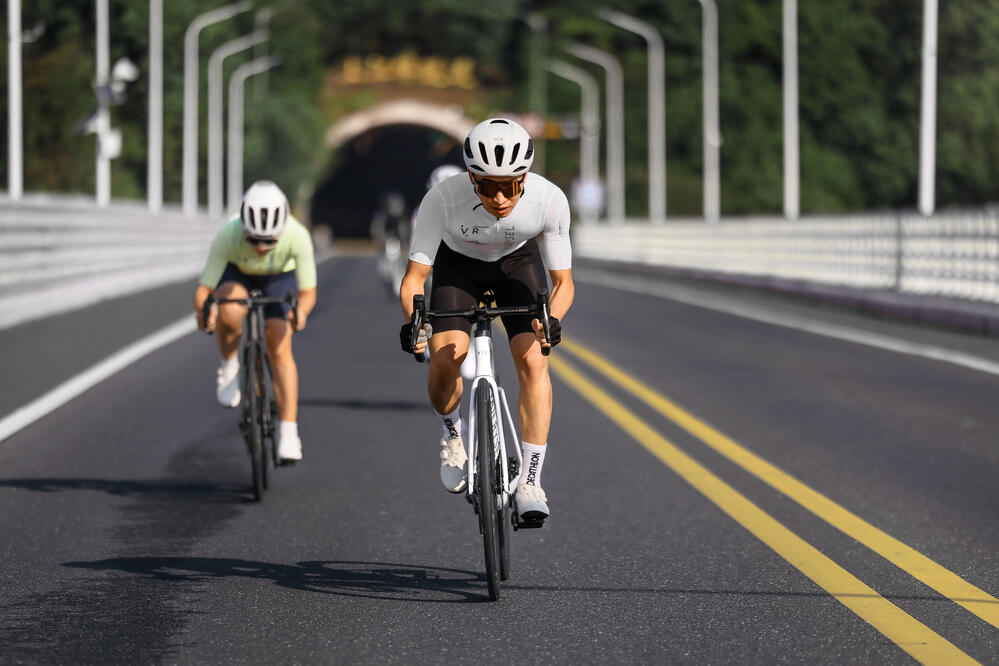 homme sur un vélo