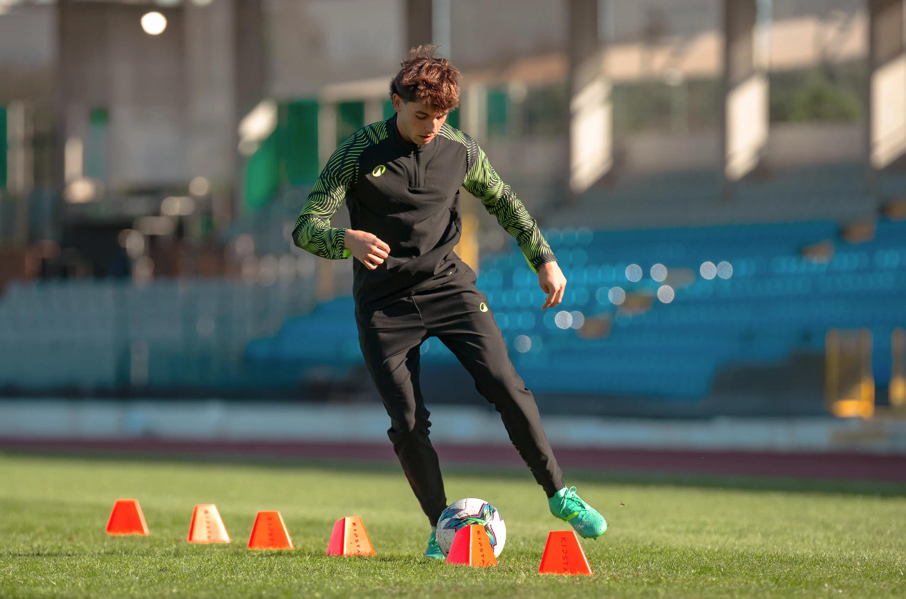 6 Conos de entrenamiento de fútbol Kipsta Essential 15 cm naranjas 5/10
