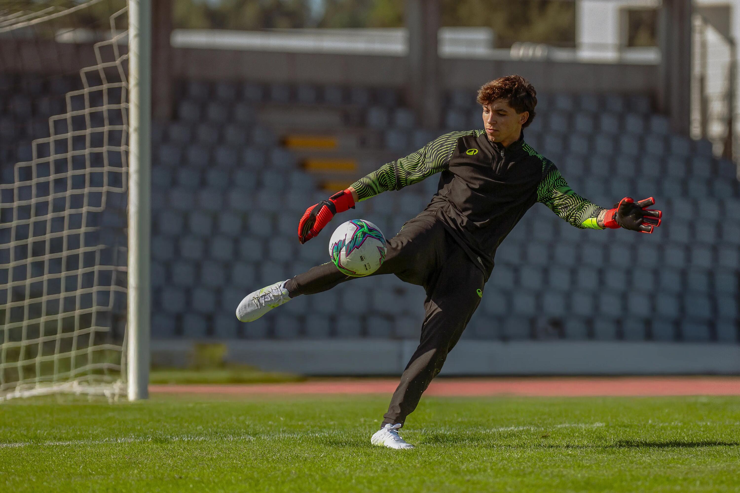 Pantalón de futbol de entrenamiento negro con amarillo para adulto Viralto Wave 17/19