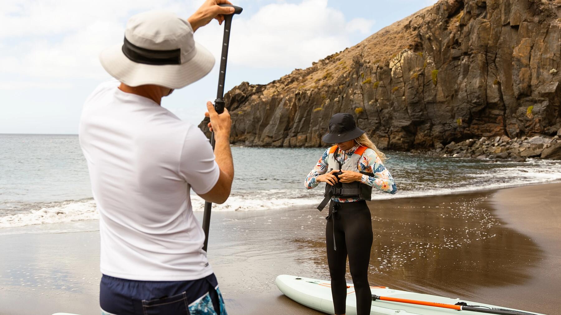 Wichtiges Equipment für Stand Up Paddler: Board, Paddel und eine Sicherheits-Auftriebsweste