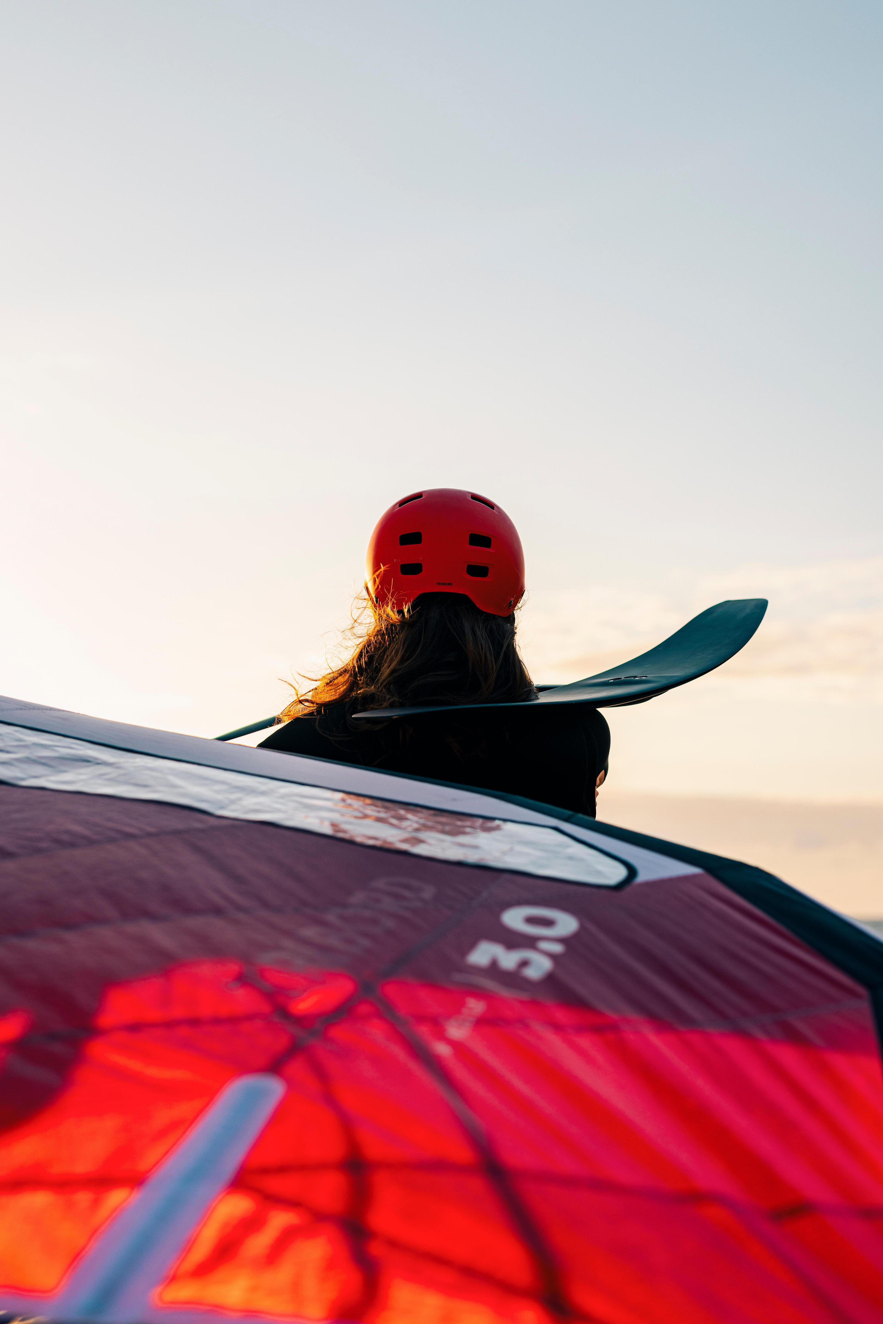 Capacete desportos aquáticos, kitesurf, wingfoil, wakeboard Adulto 100 vermelho 44/50