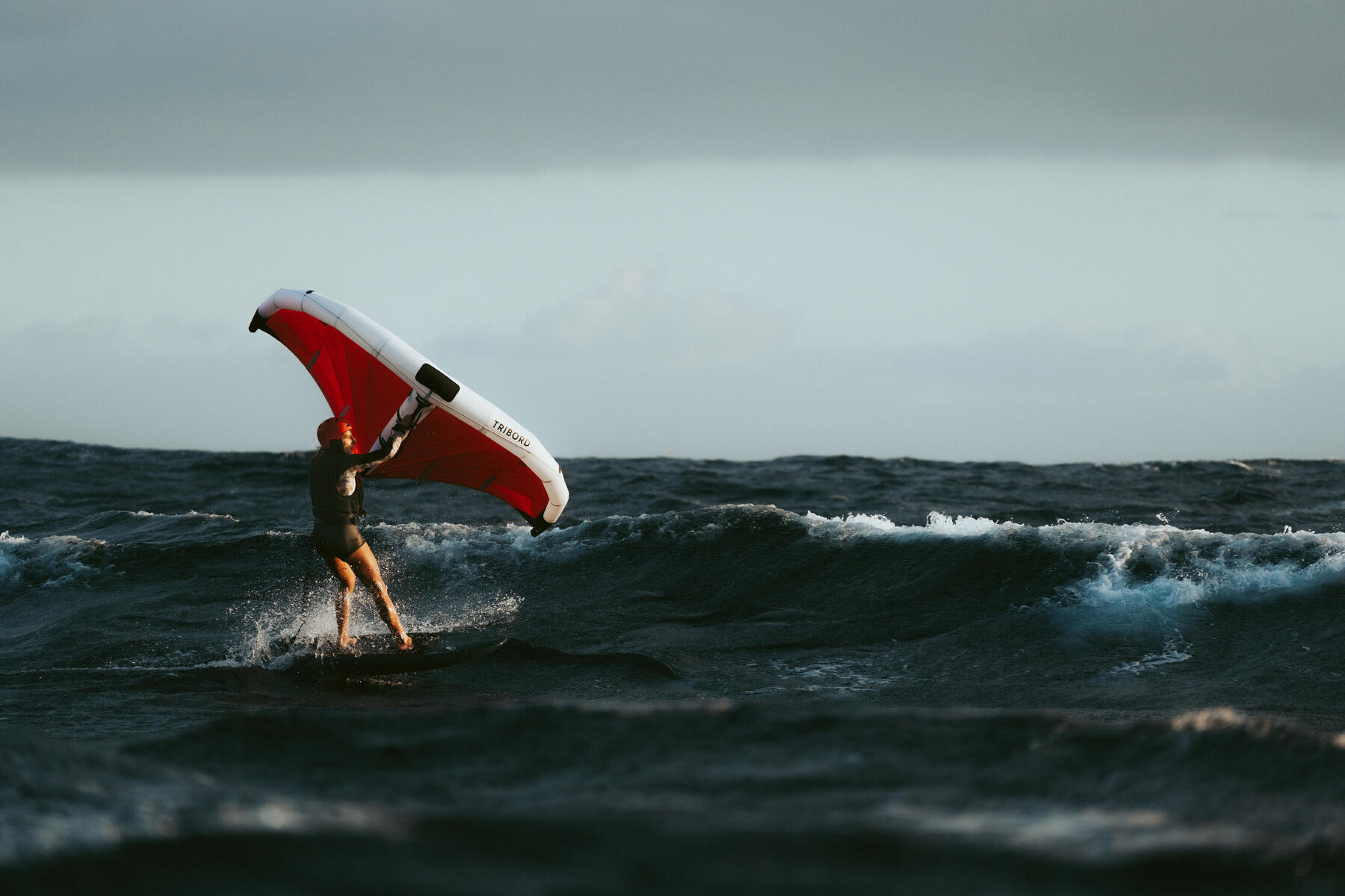 CUM SĂ ALEGI VESTA DE FLOTABILITATE PENTRU STAND UP PADDLE SAU CAIAC