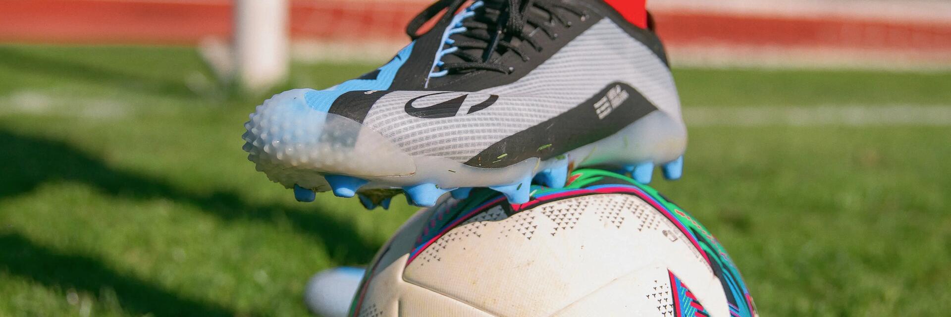 4 produits de football indispensables à prendre dans ta valise 