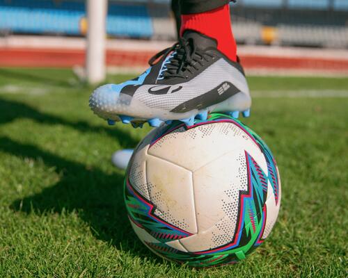 4 produits de football indispensables à prendre dans ta valise 