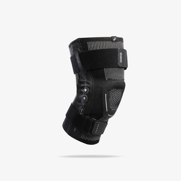 Knee support with two tightening straps