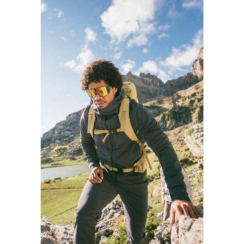 Veste de randonnée imperméable et légère homme, MH900 gris