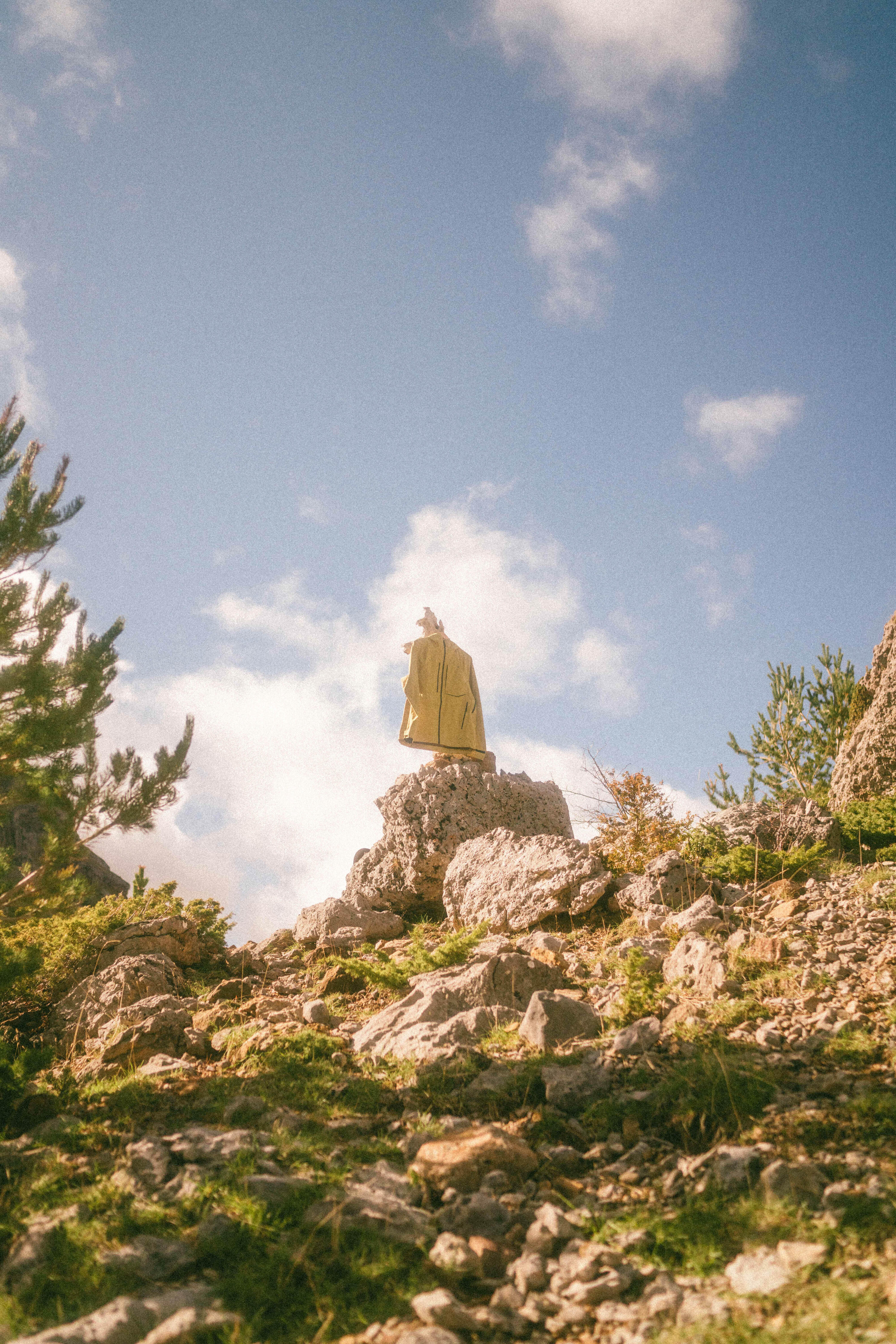 Veste de randonnée imperméable et légère homme, MH900 kaki 23/23