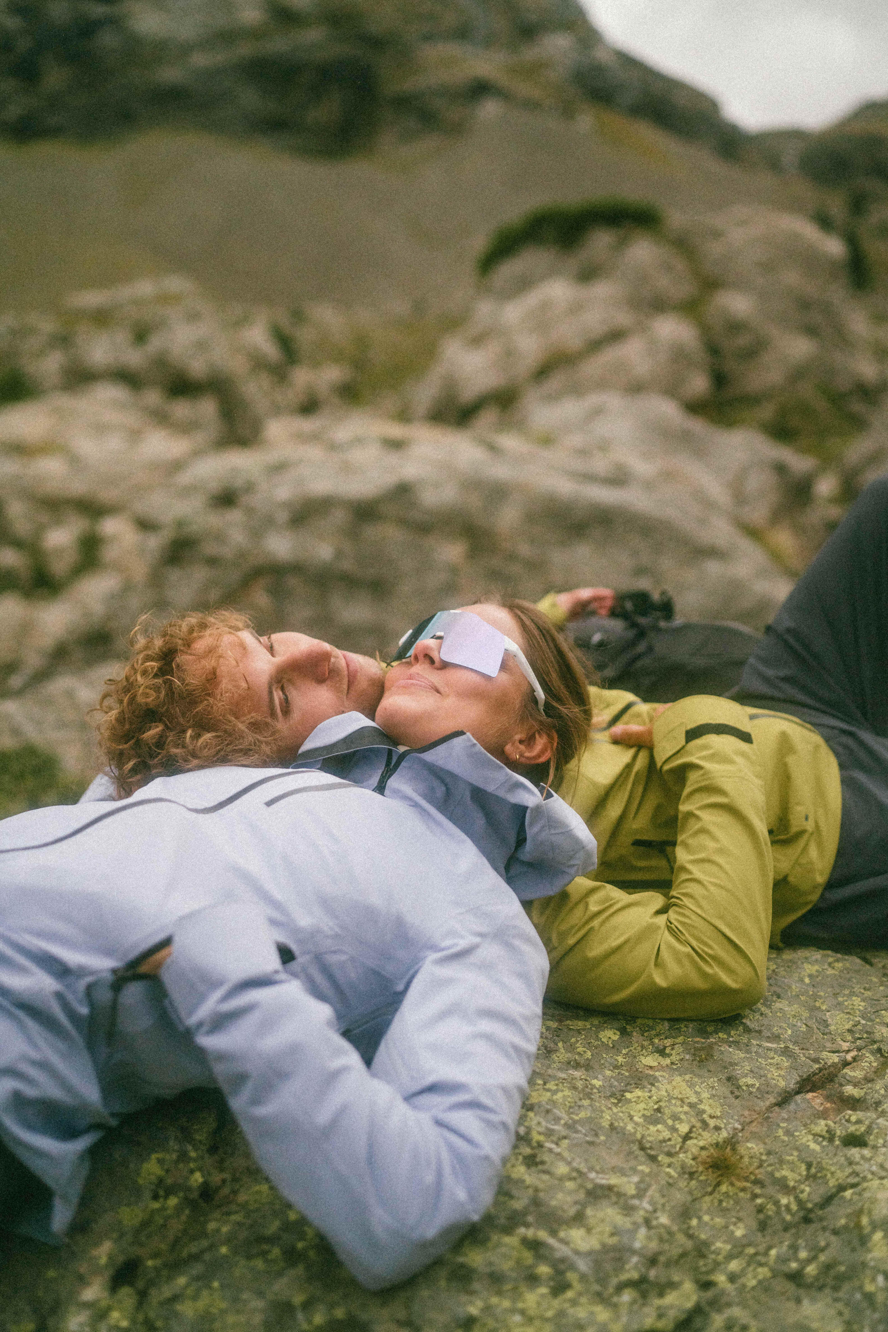 Veste de randonnée imperméable et légère homme, MH900 kaki 21/23