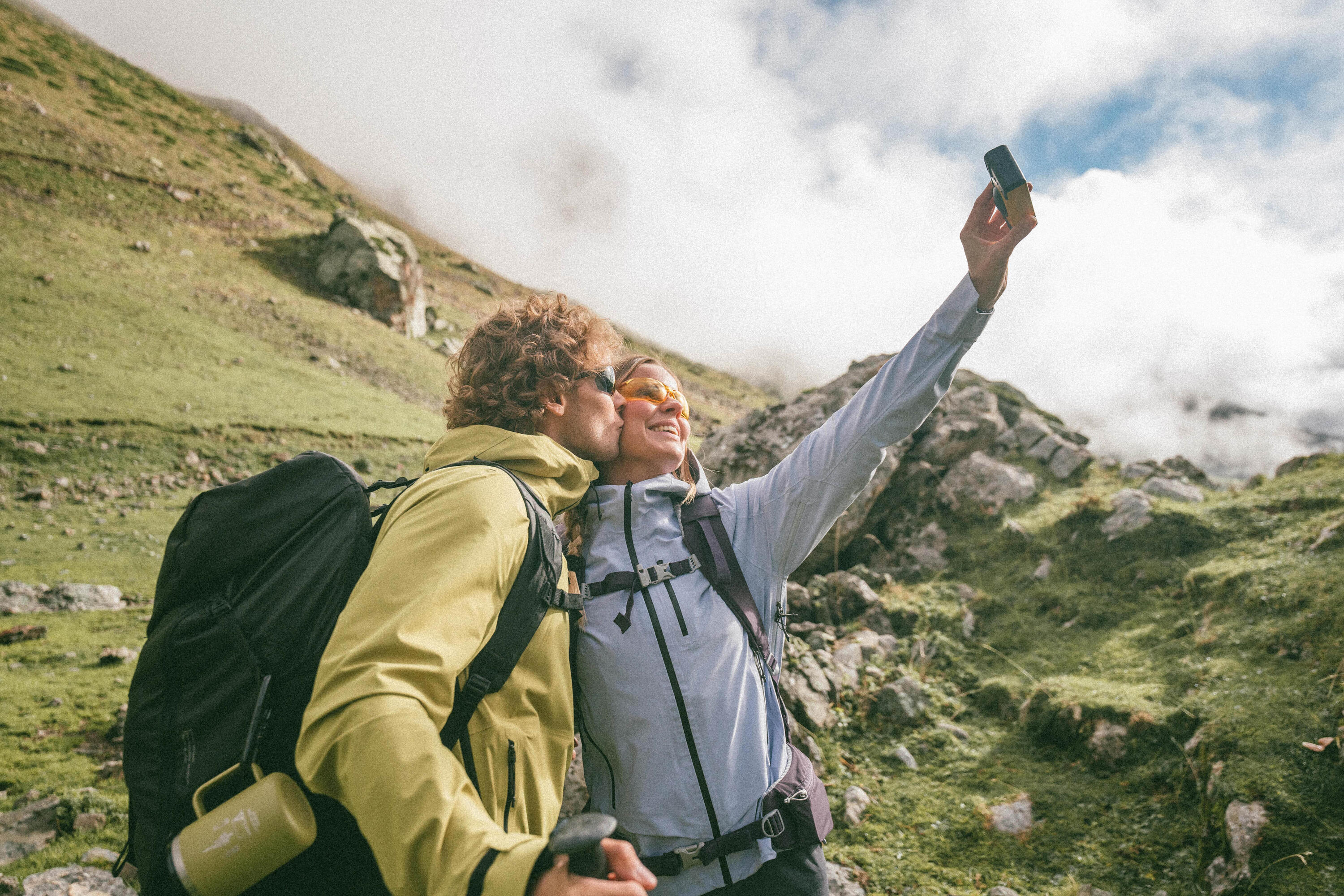 Veste de randonnée imperméable et légère homme, MH900 kaki 16/23