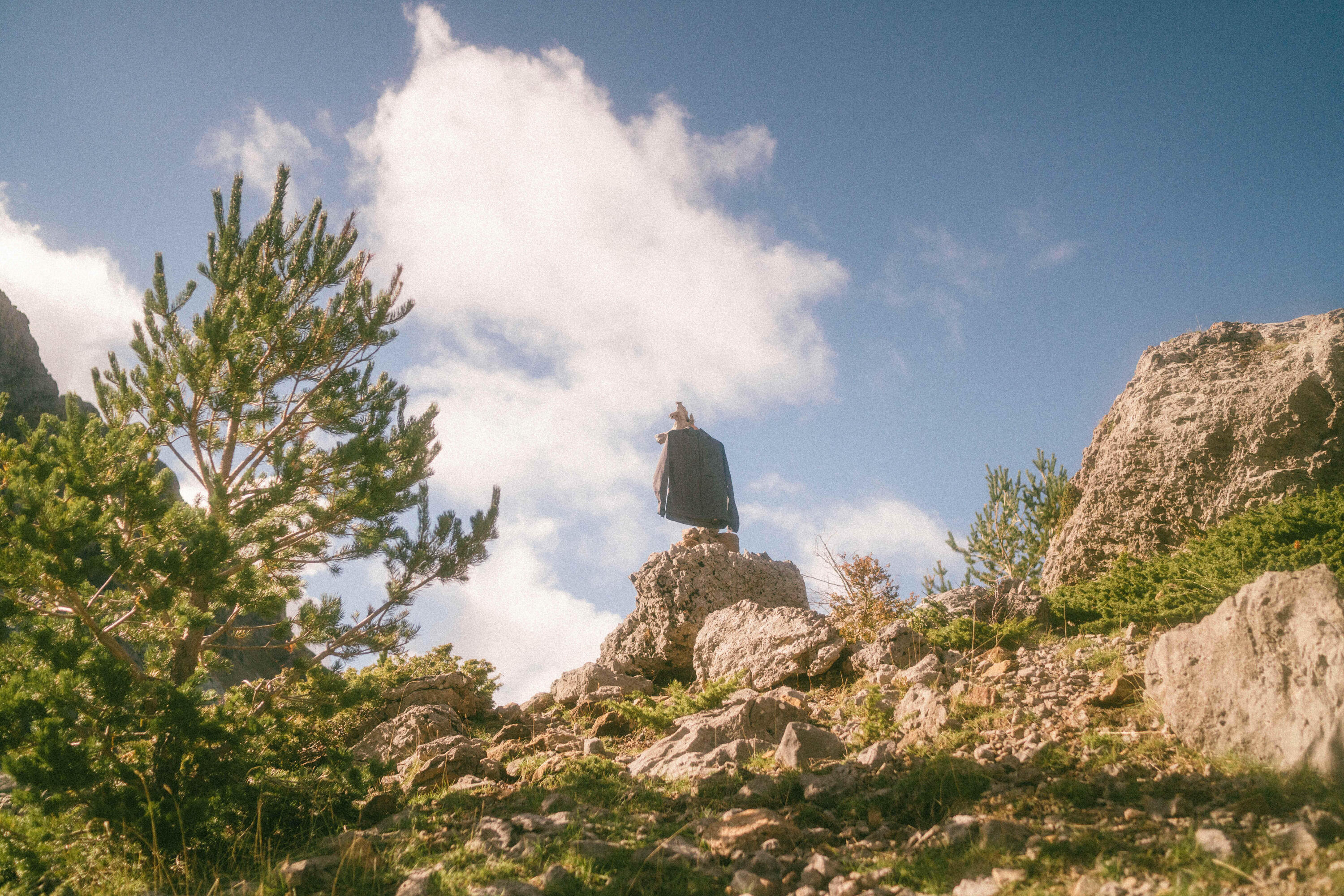 Veste de randonnée imperméable et légère homme, MH900 gris 29/31