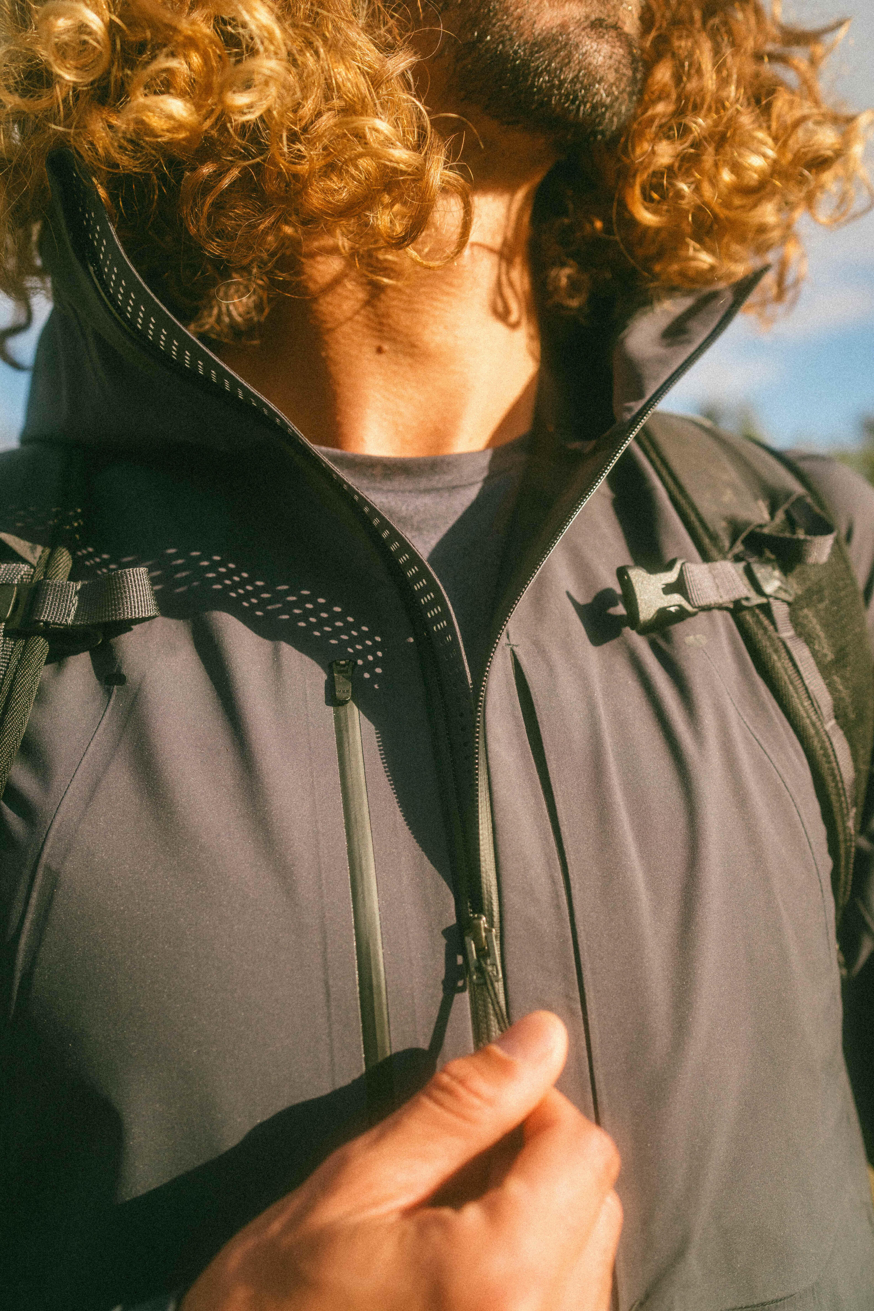 Veste de randonnée imperméable et légère homme, MH900 gris 28/31