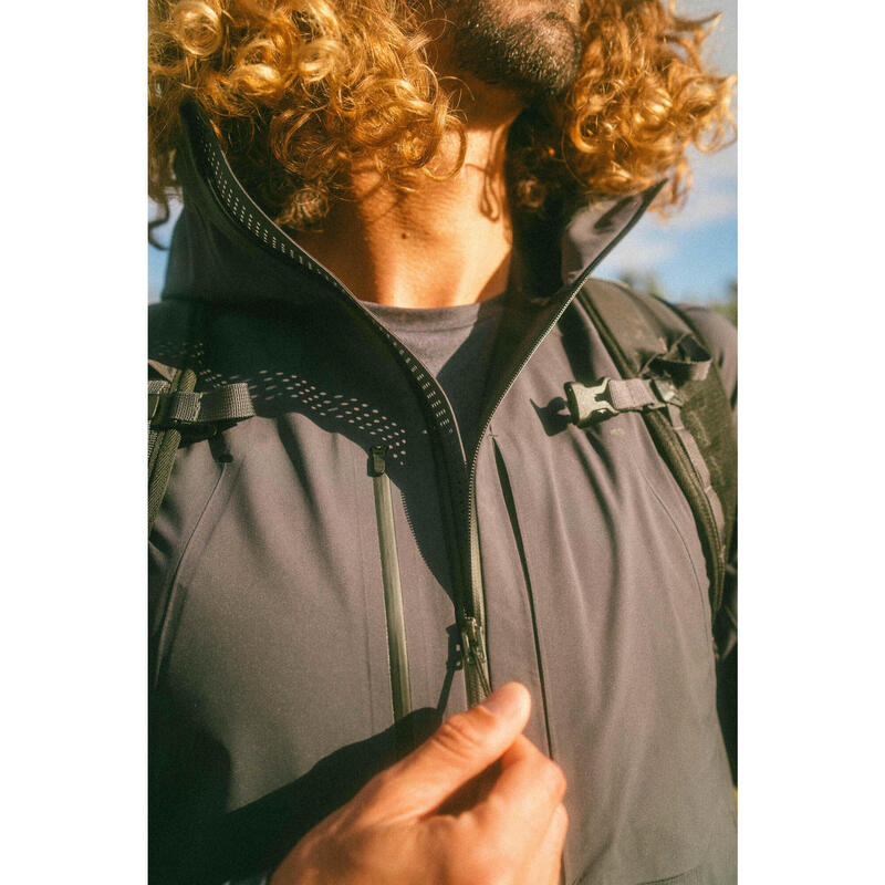 Veste de randonnée imperméable et légère homme, MH900 gris