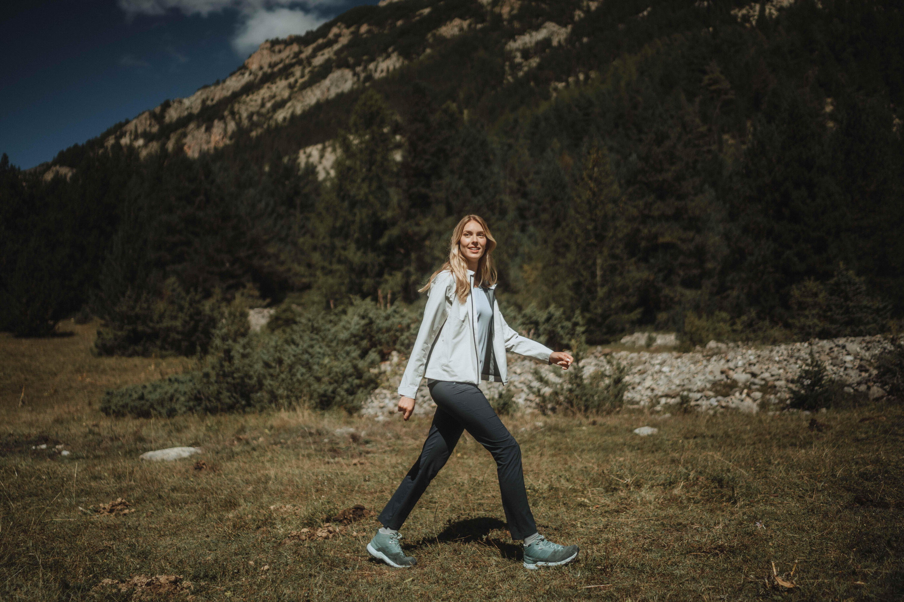 Manteau de randonnée imperméable femme, MH 100 9/12