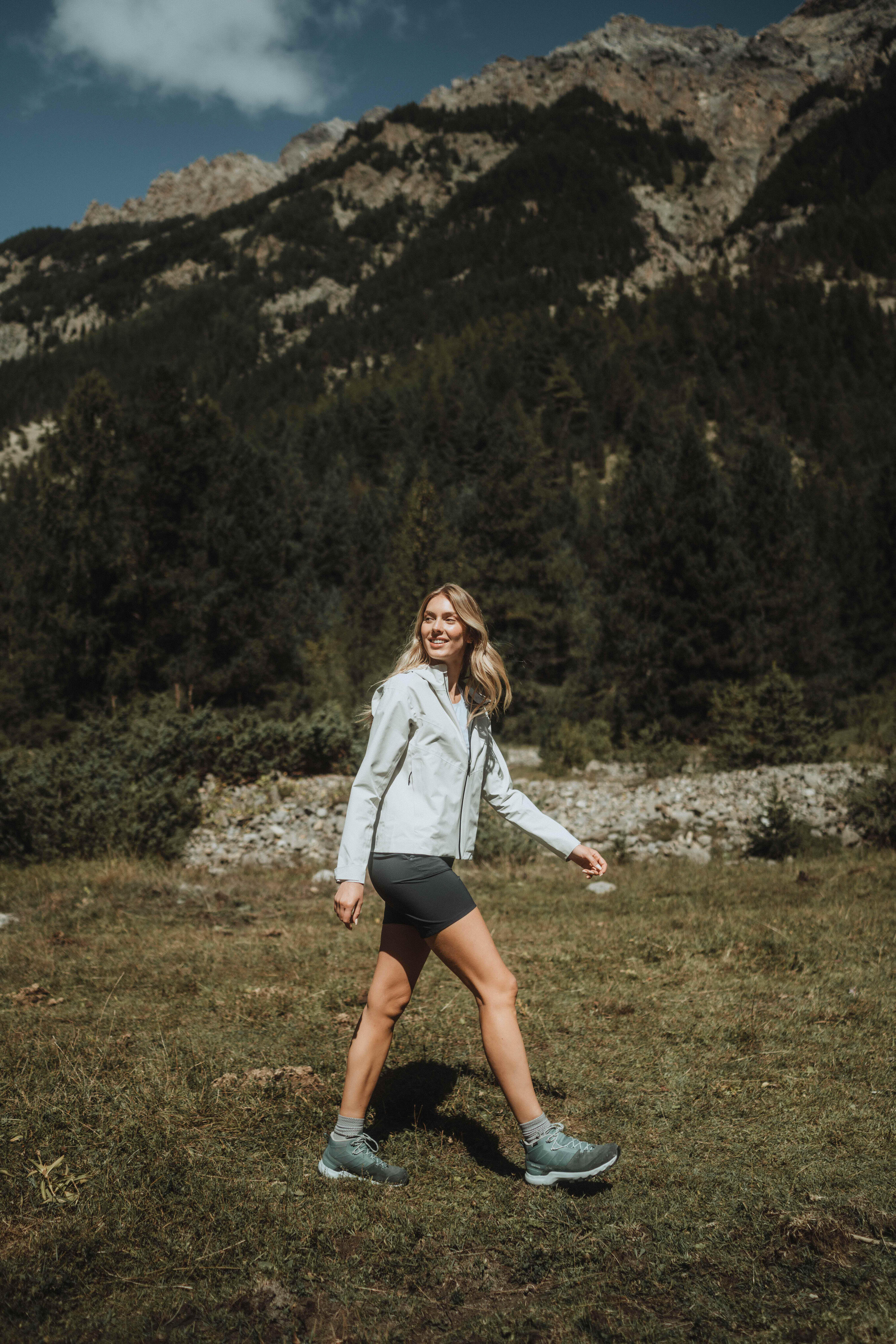 Manteau de randonnée imperméable femme, MH 100 12/12