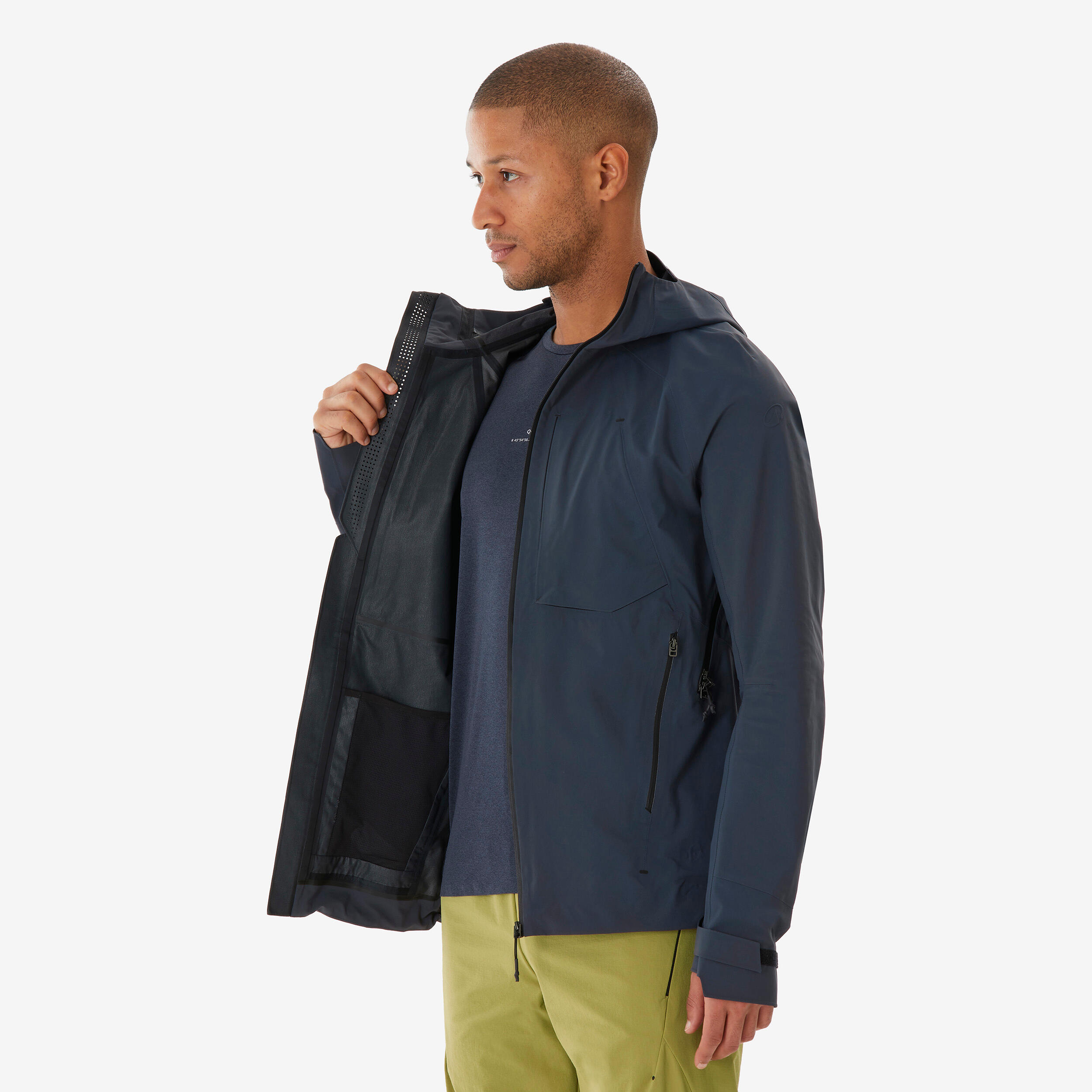 Chaqueta liviana impermeable de senderismo hombre MH900 gris