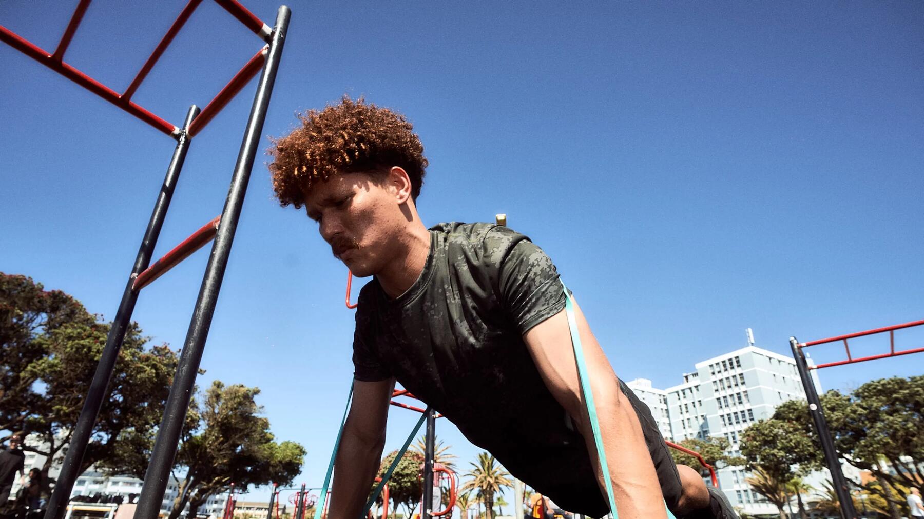 Liegestütze zählt zu den Calisthenics Rückenübungen