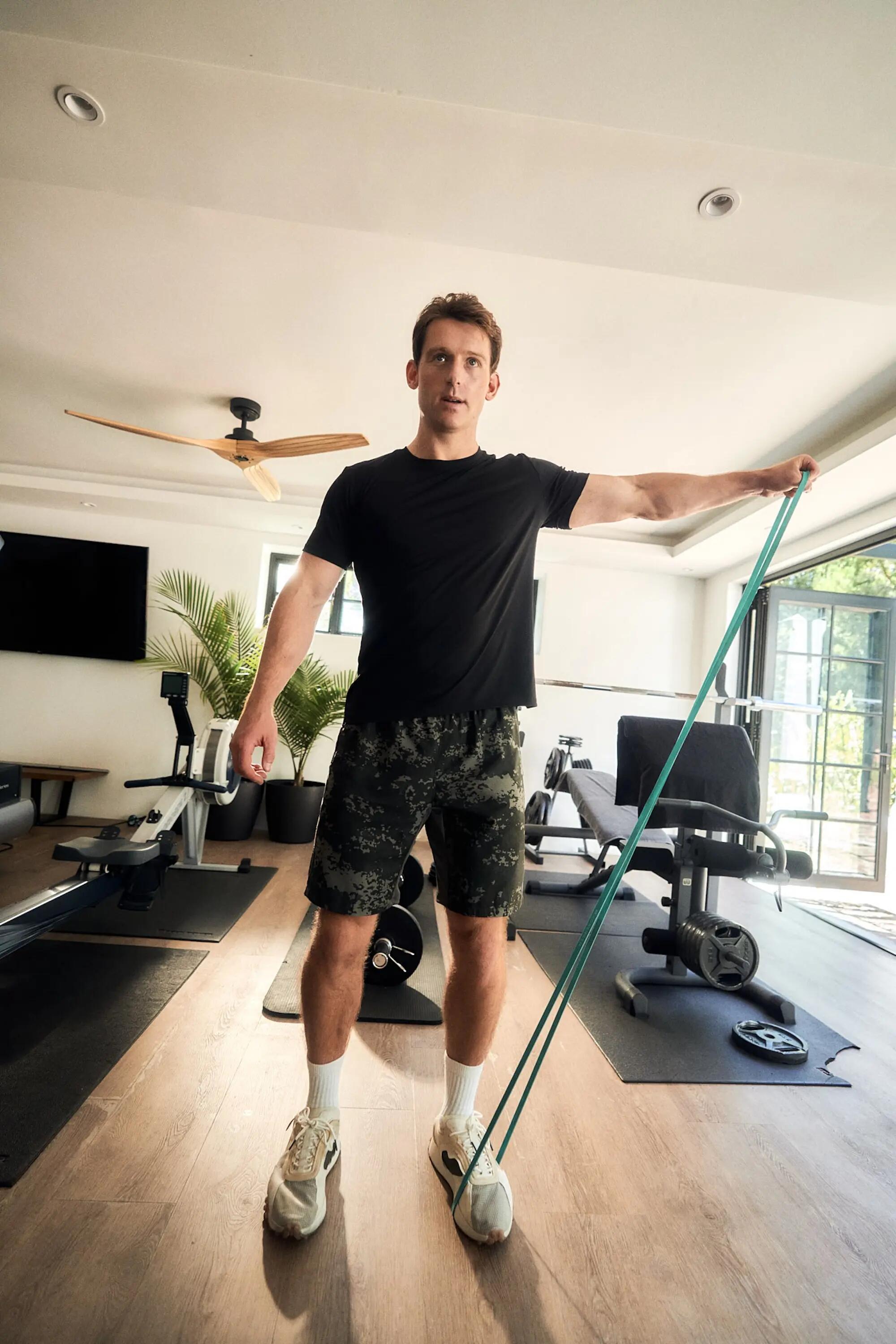 Men's Breathable Fitness Shorts with Zipped Pockets - Khaki Green 7/8
