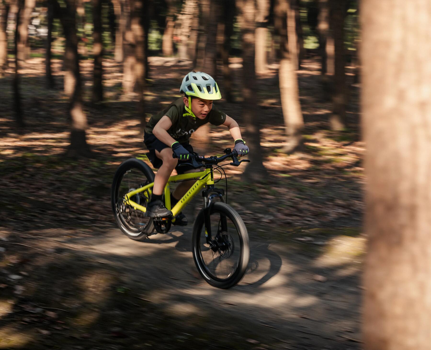 Kind op een mountainbike