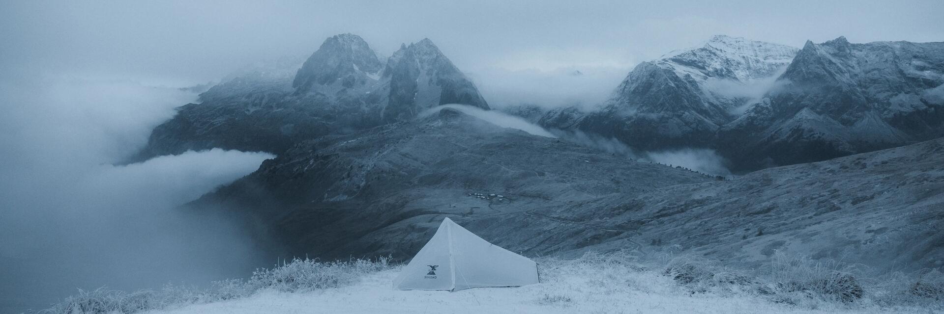 cima montañas nevadas