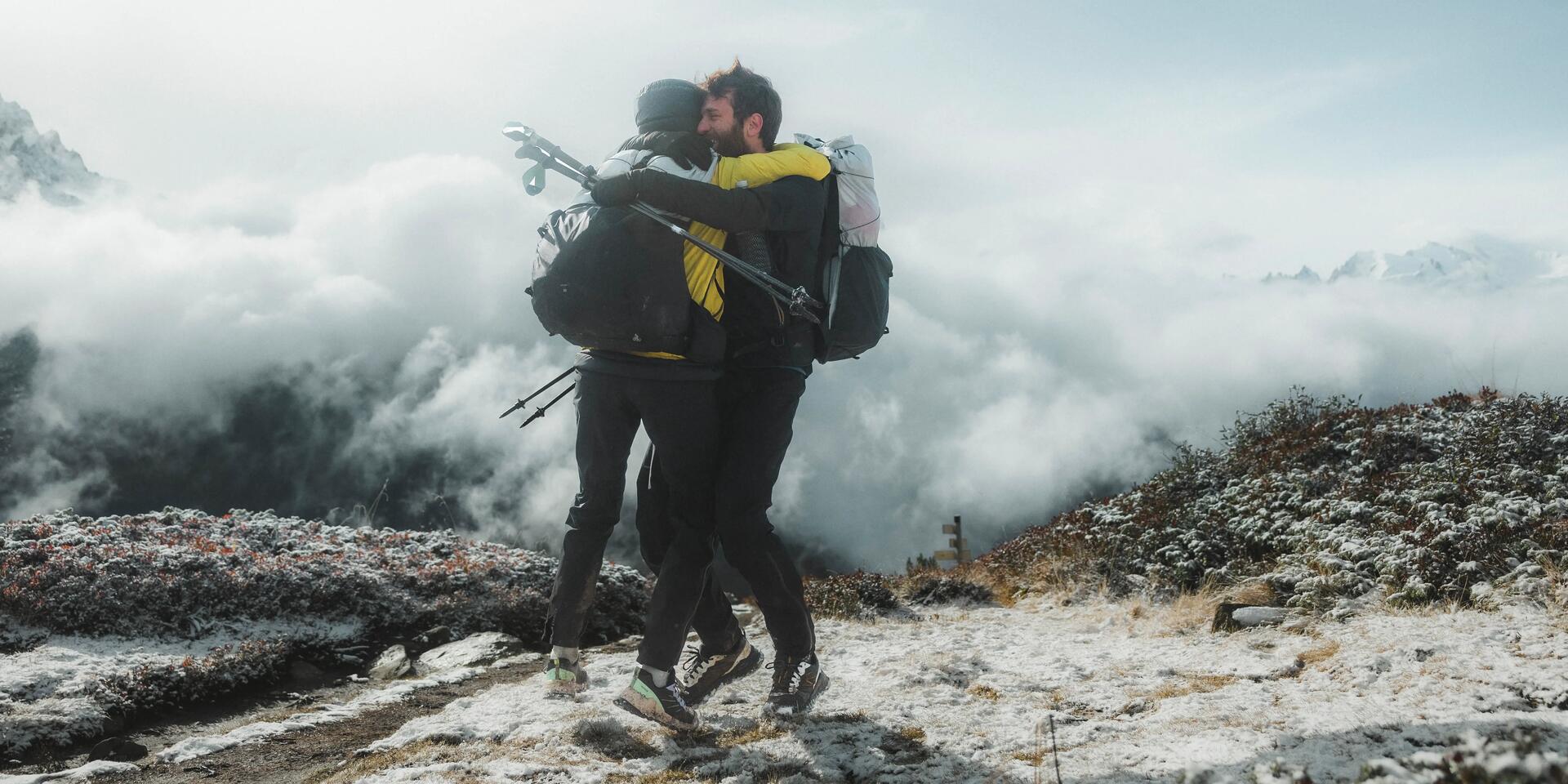 amigos en la cima del kilimanjaro