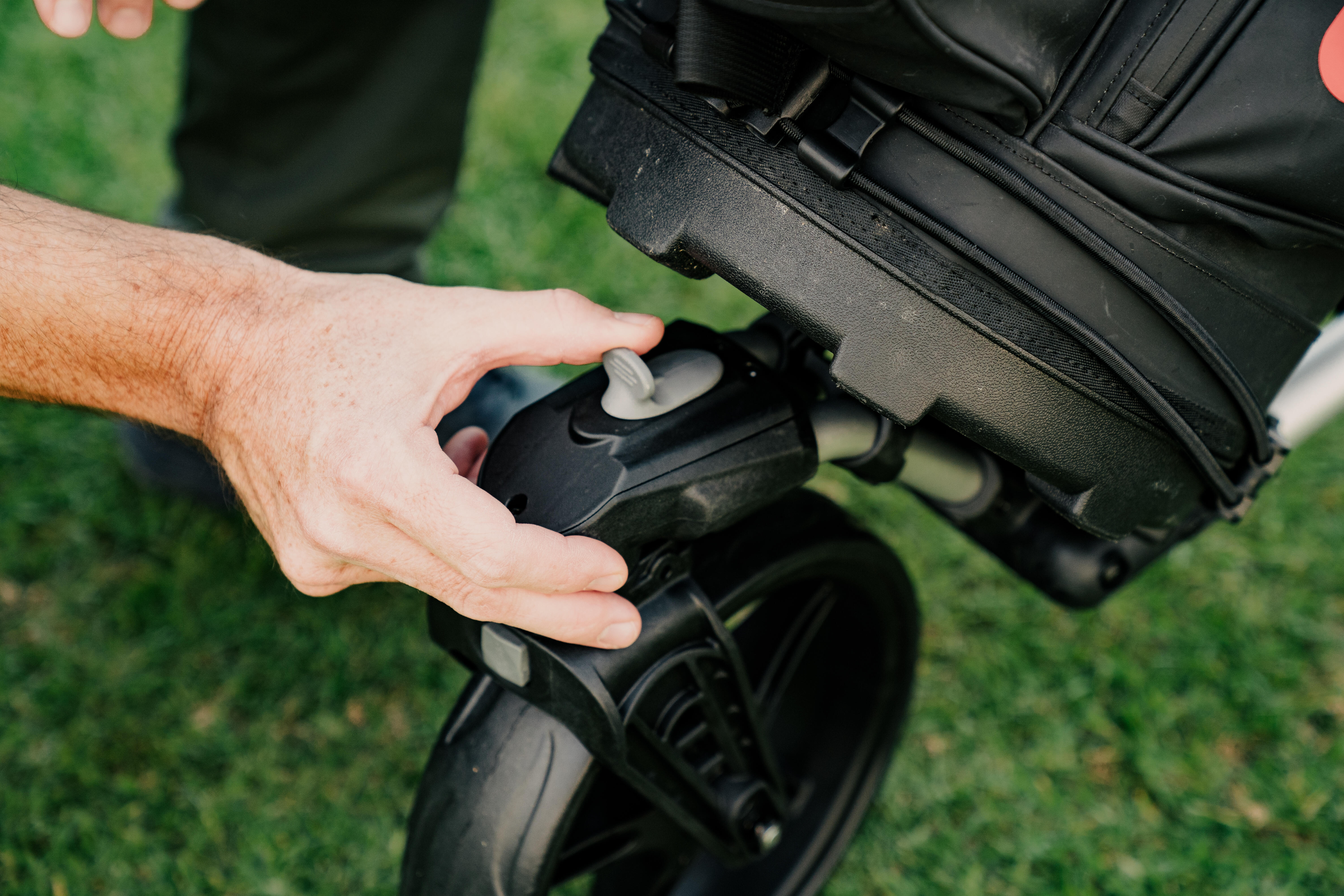 Chariot de golf pliable à 3 roues avec roue avant pivotante - INESIS