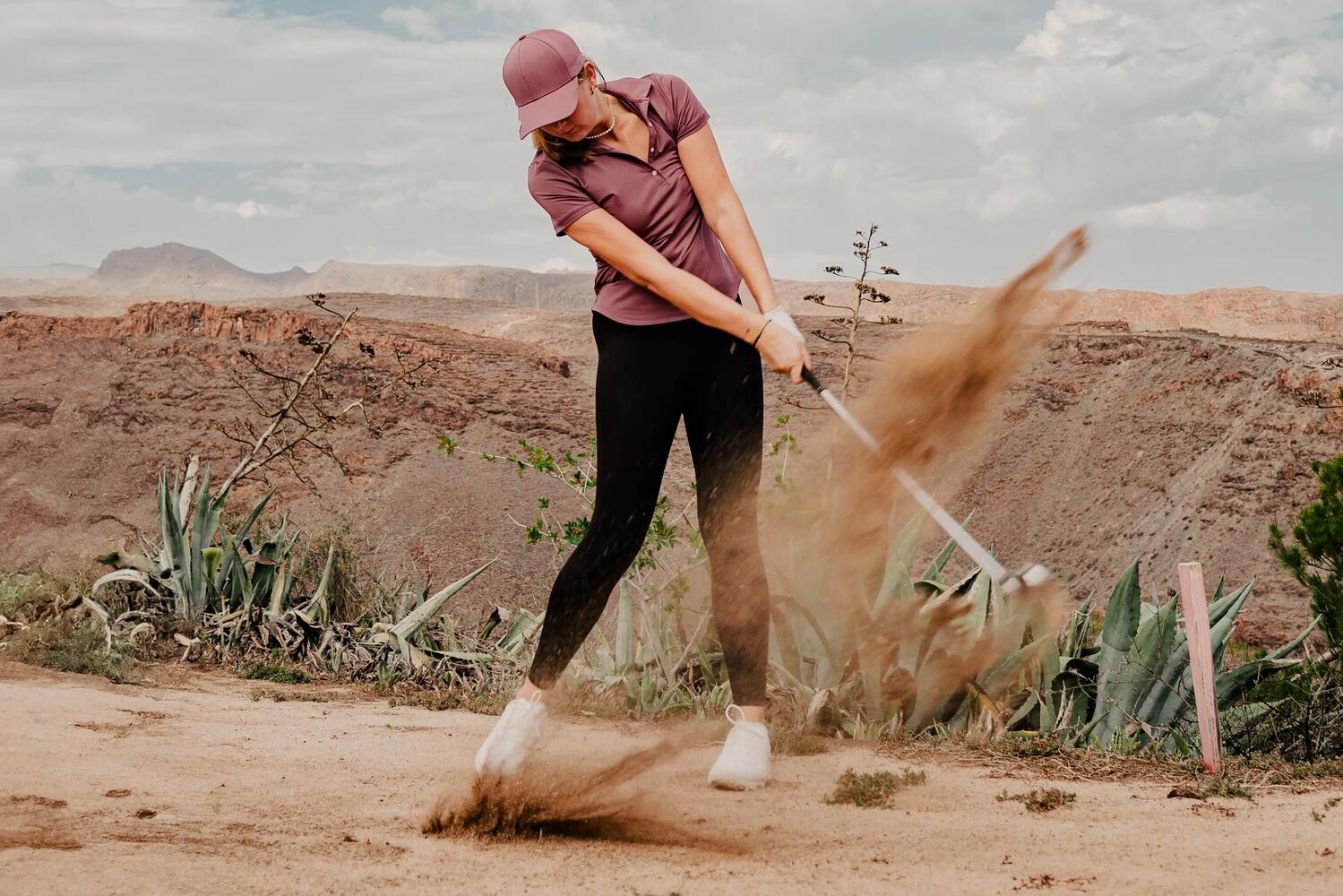 Mujer jugando Golf