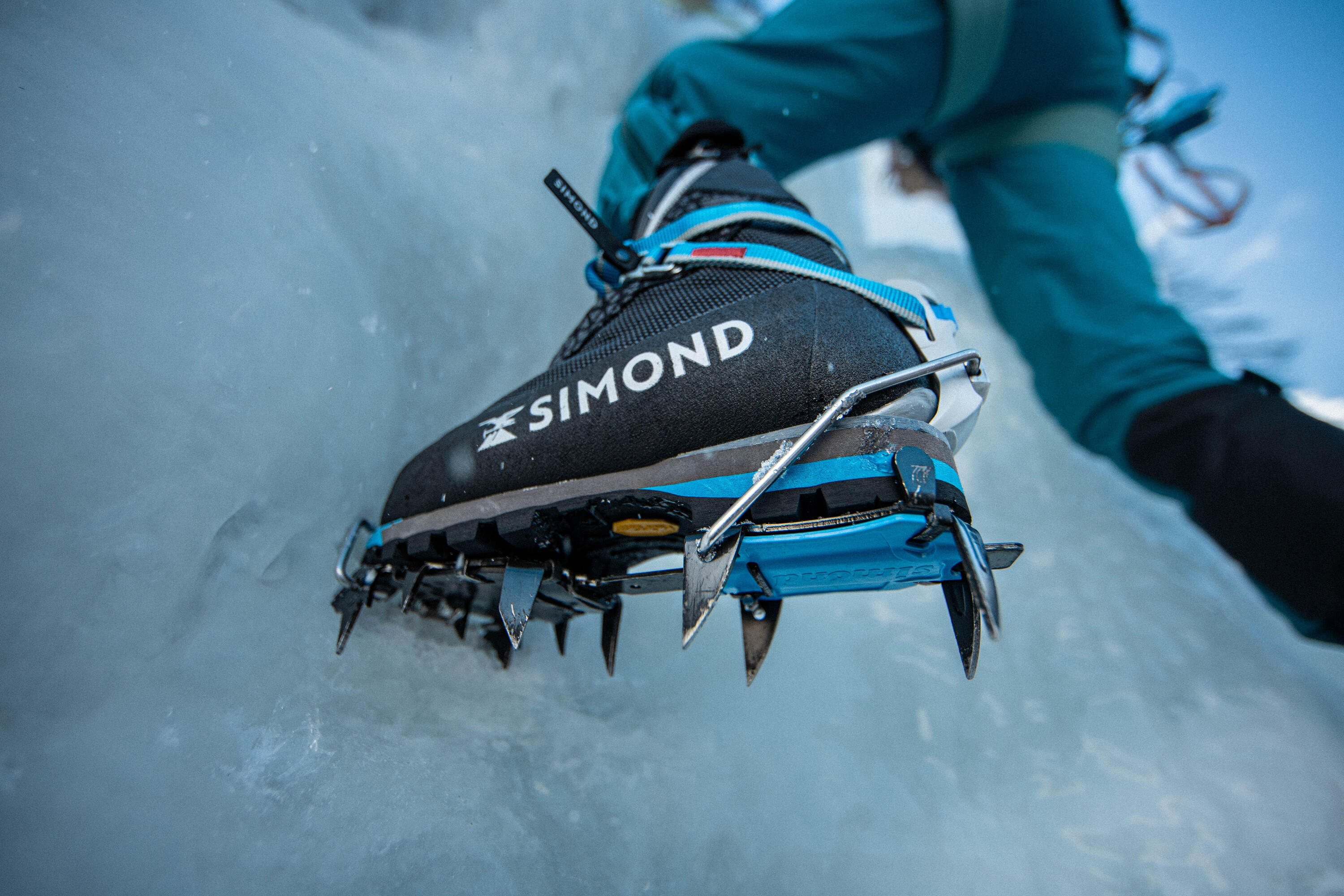 Single-point mountaineering CRAMPONS - AUTOMATIC MONOCEROS