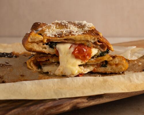 Recette protéinée : pizza calzone tomate épinard mozzarella
