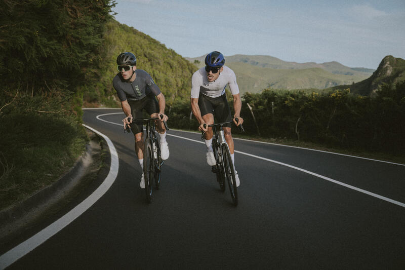 Welke fietskleding heb ik nodig in de zomer?