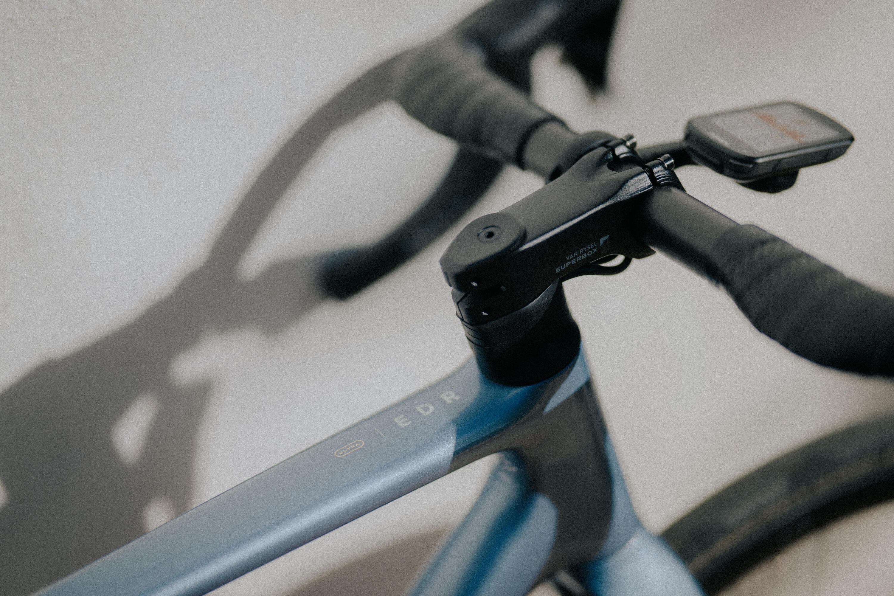 Endurance Road Bike, Shimano 105 Di2, EDR CF ULTRA - Light Blue 12/17