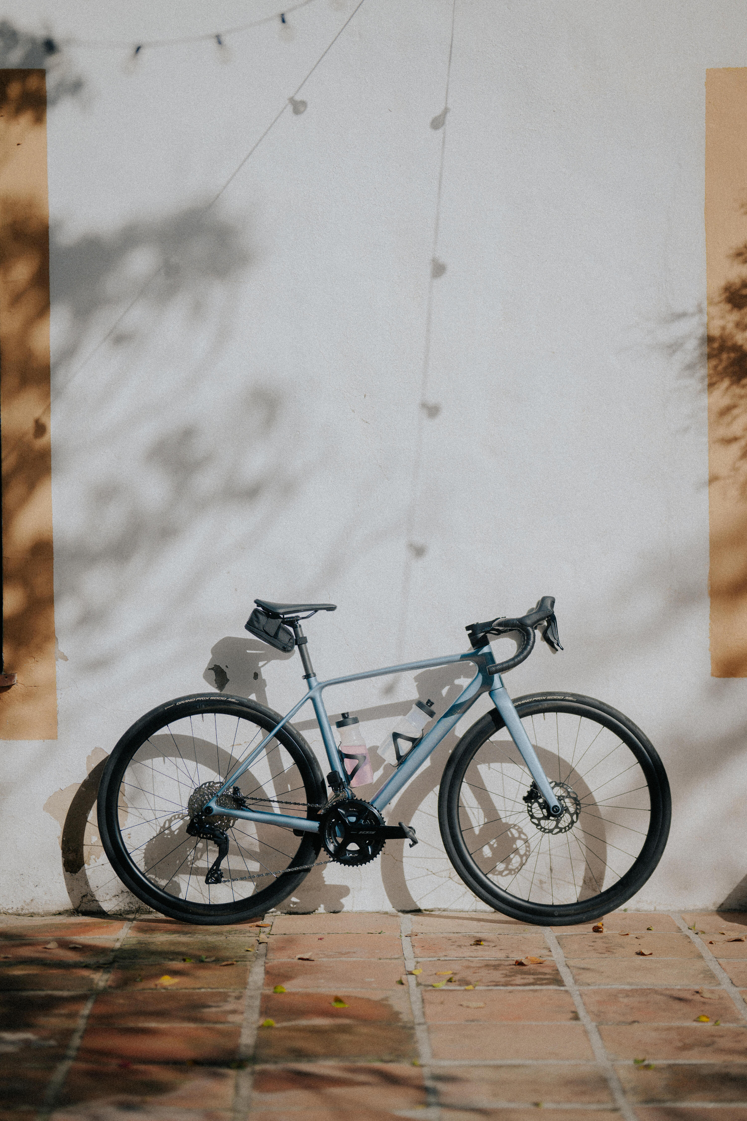 Shimano 105 Di2 Endurance road bike EDR CF Ultra Light Blue