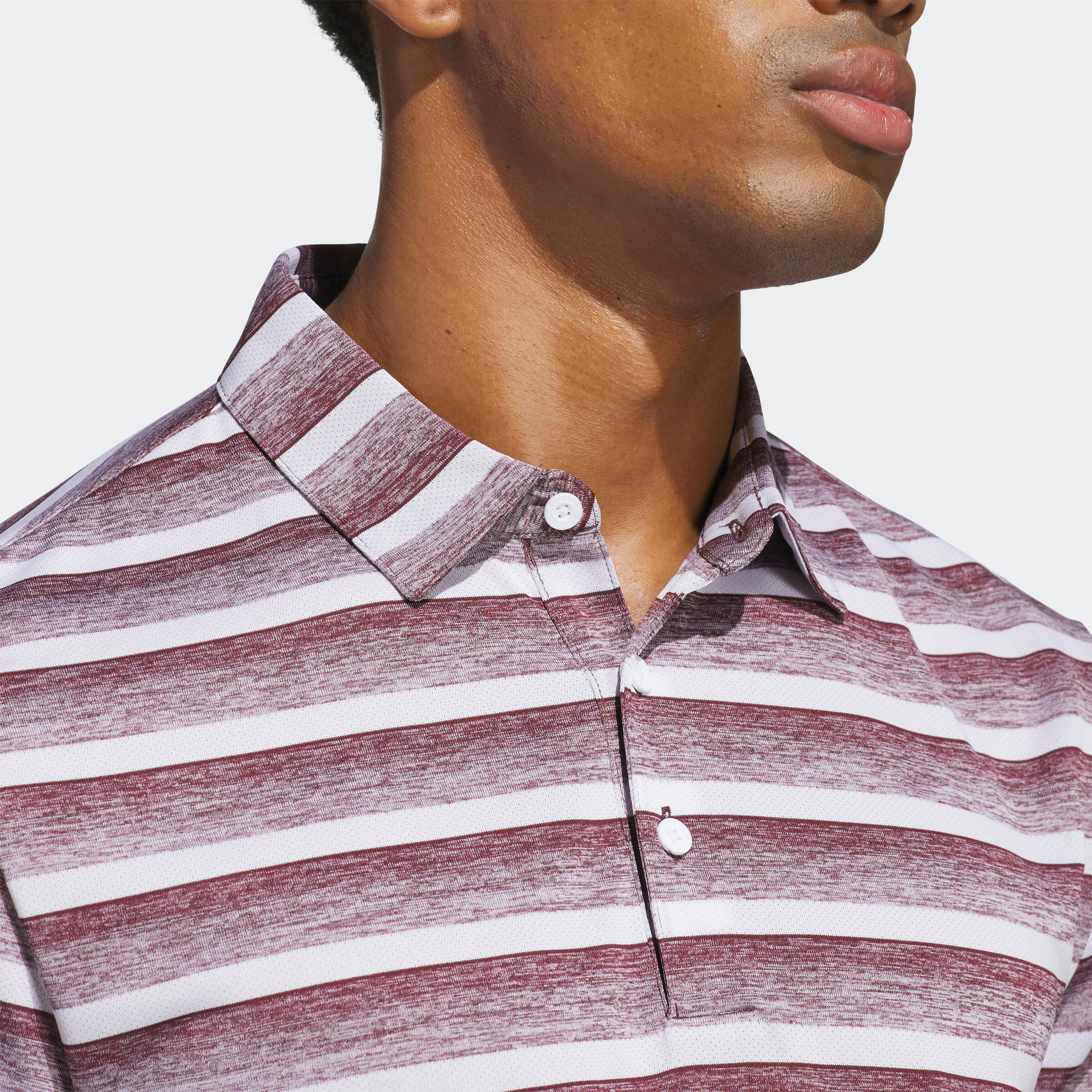 Polo golf hombre, adidas rayas, blanco y burdeos 3/4