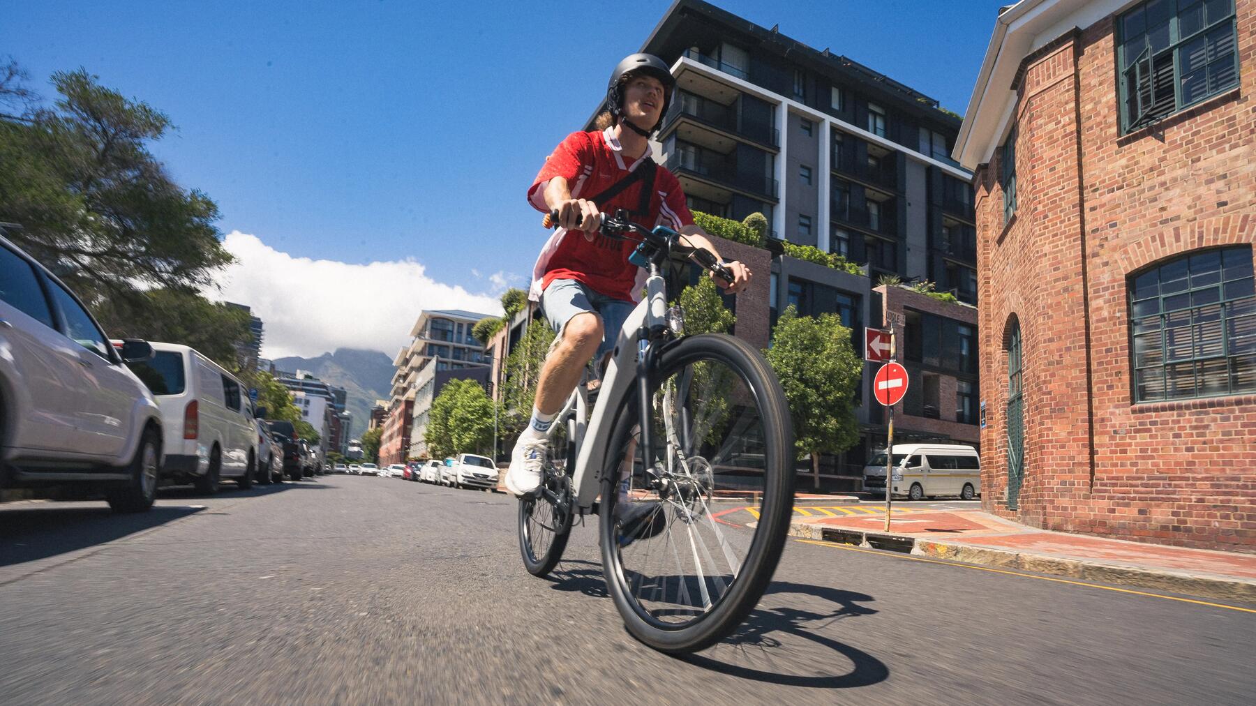 Come scegliere la bici trekking a pedalata assistita?