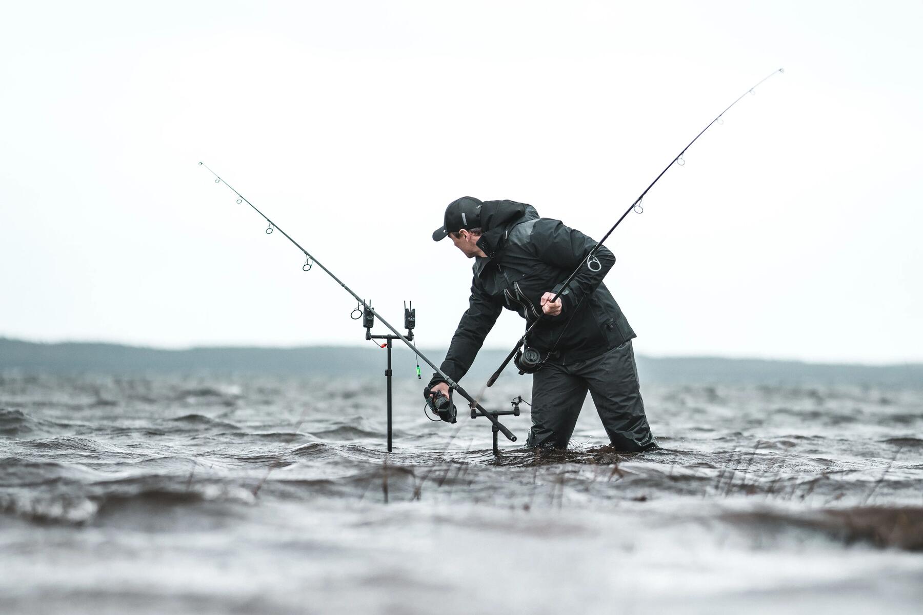 hombre practicando pesca deportiva