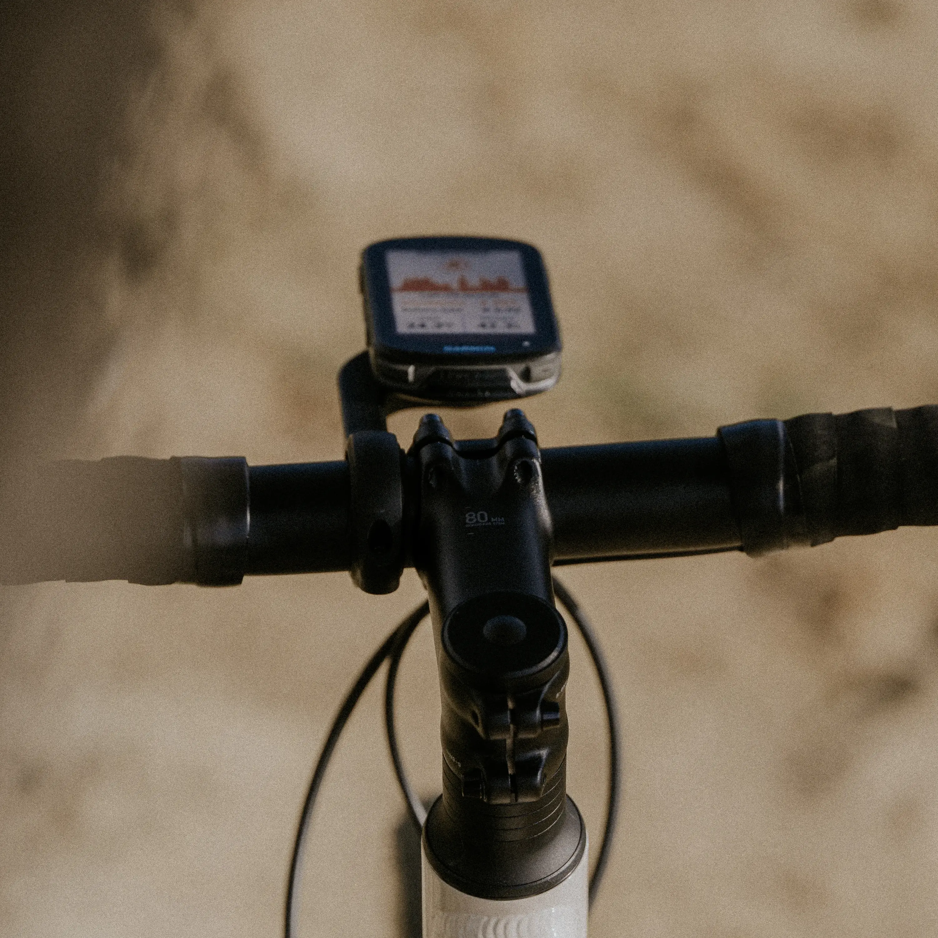 gps de bicicleta montado no guiador