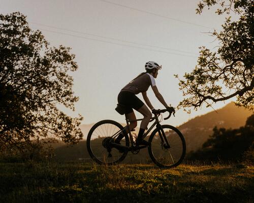 MŰHELYSZOLGÁLTATÁSOK FÉRFI GRAVEL KERÉKPÁROK