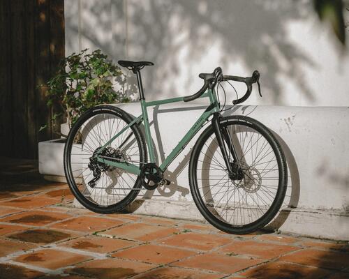 CHOOSING A ROAD BIKE CHOOSING A ROAD BIKE