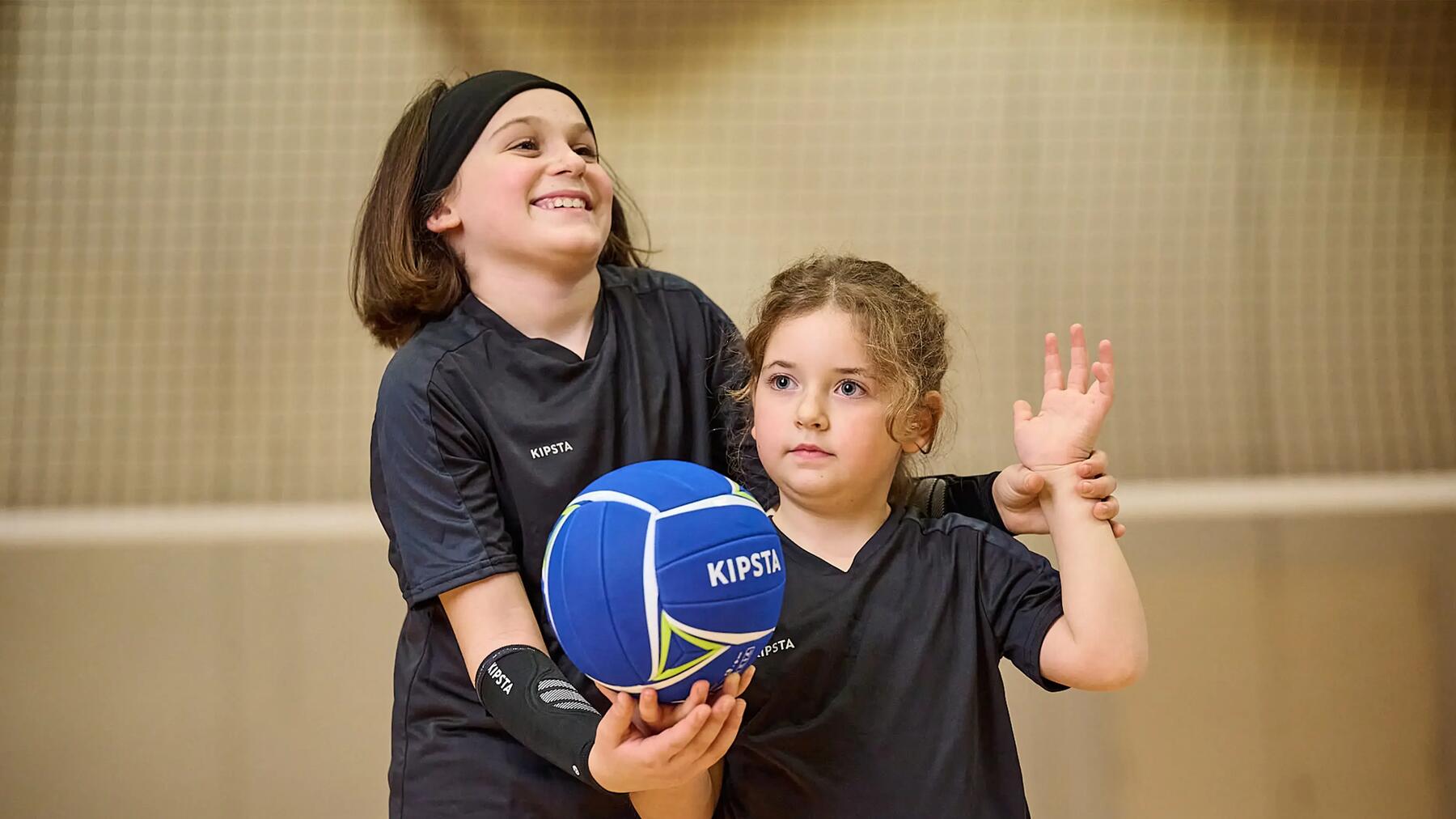match de volley-ball masculin en gymnase