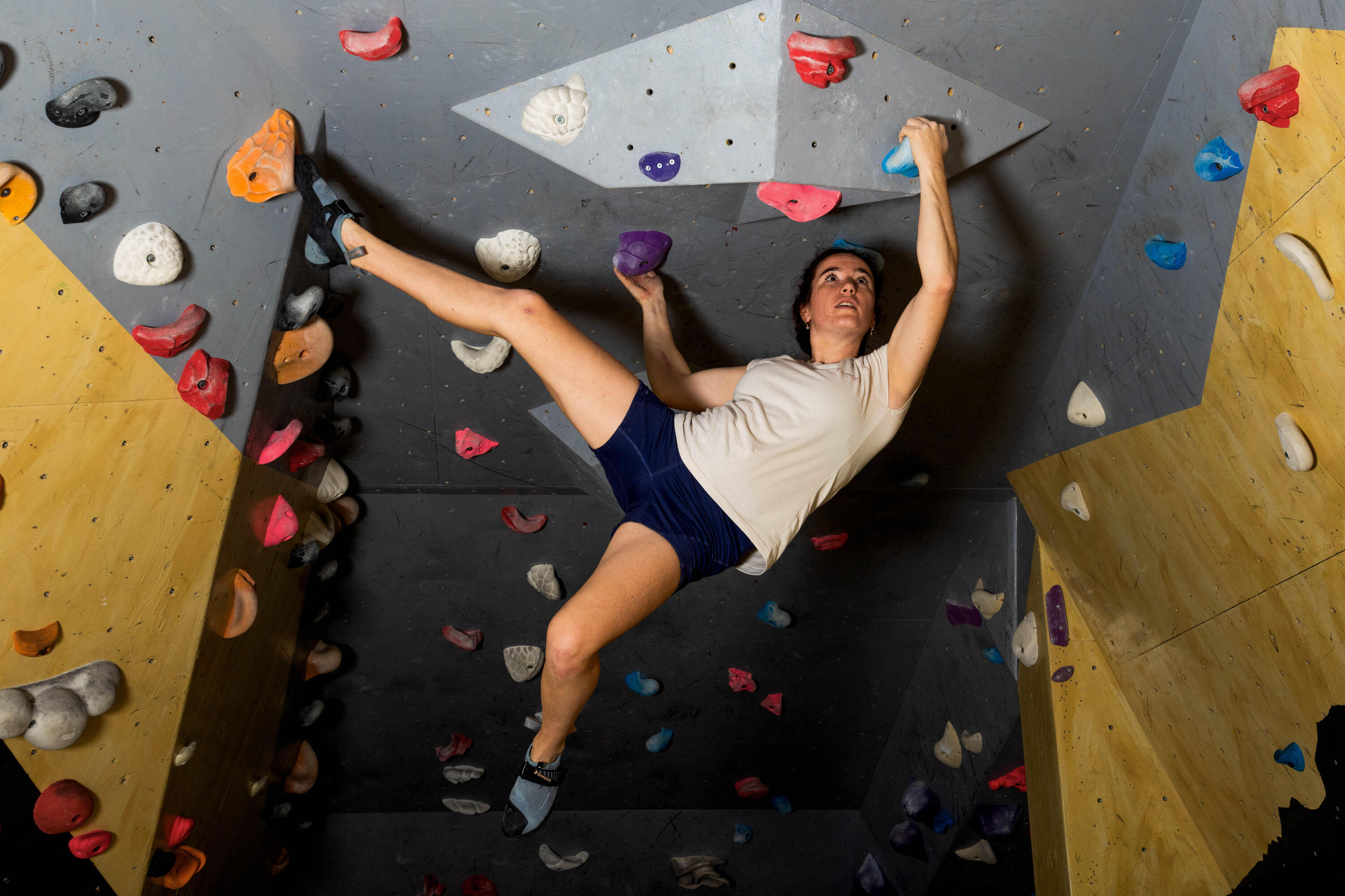 Samarreta de muntanya i escalada còmoda dona Vertika beix 11/12